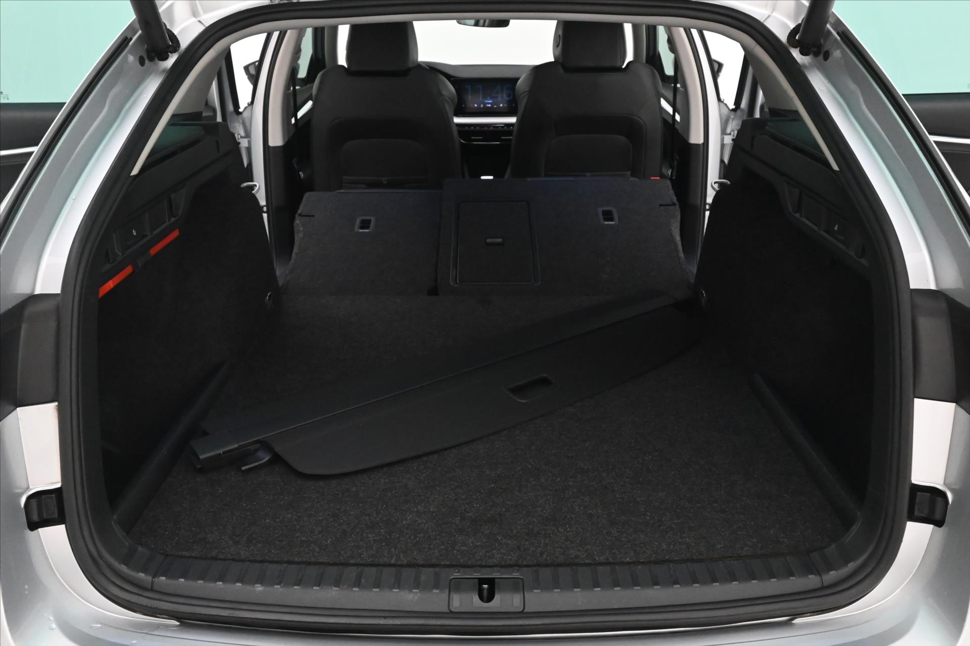 Hlavní fotografie vozu Škoda Octavia 1,4 TSI iV 150kW DSG Business Záruka až 5 let (11)