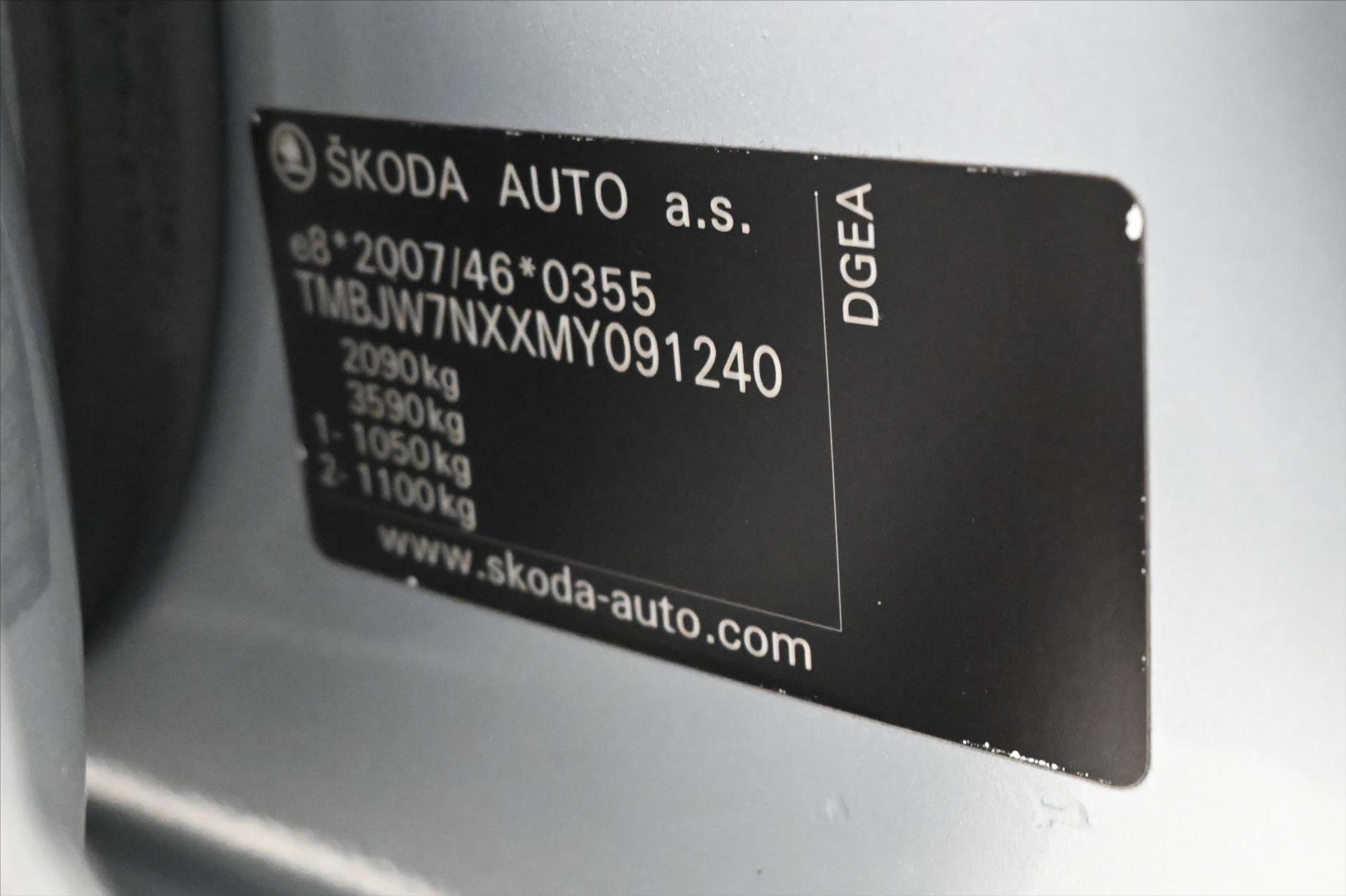 Hlavní fotografie vozu Škoda Octavia 1,4 TSI iV 150kW DSG Business Záruka až 5 let (12)