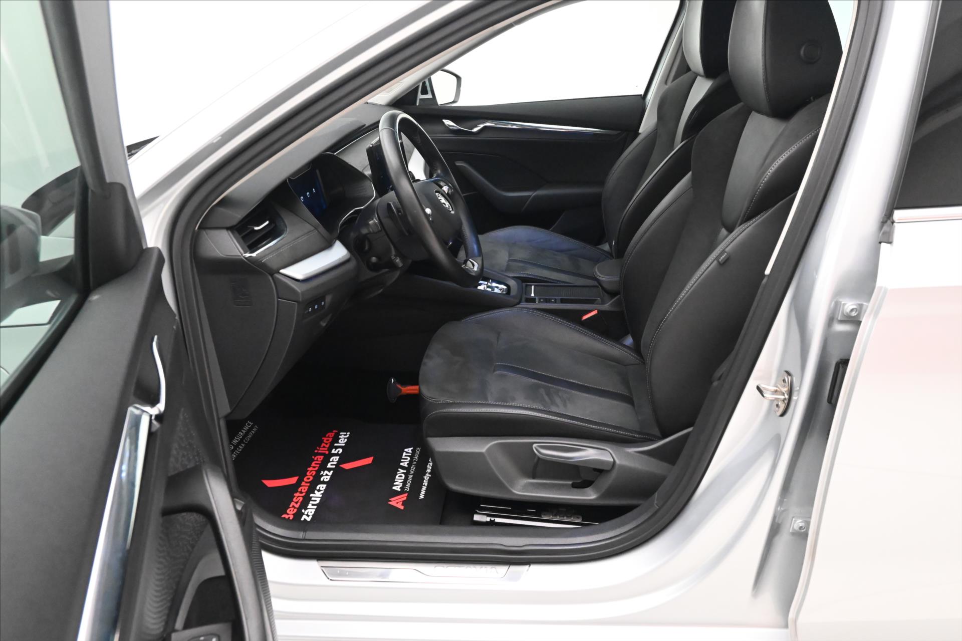 Hlavní fotografie vozu Škoda Octavia 1,4 TSI iV 150kW DSG Business Záruka až 5 let (13)