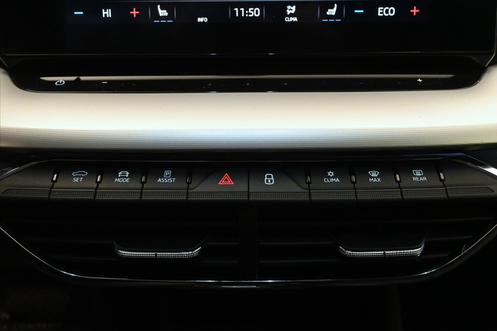 Hlavní fotografie vozu Škoda Octavia 1,4 TSI iV 150kW DSG Business Záruka až 5 let (21)