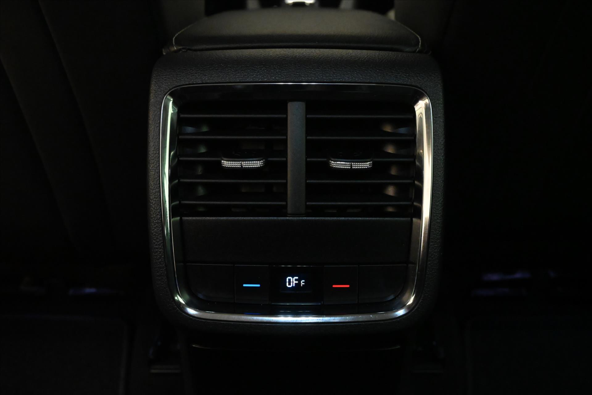 Hlavní fotografie vozu Škoda Octavia 1,4 TSI iV 150kW DSG Business Záruka až 5 let (22)