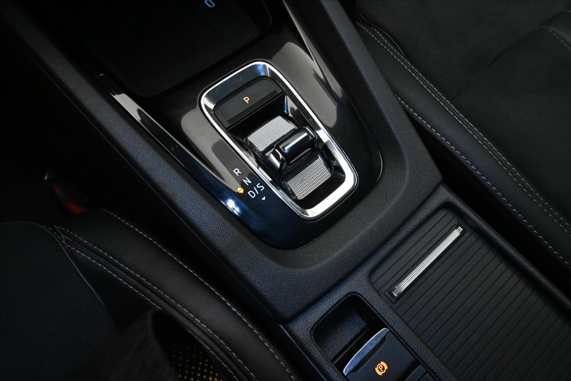 Hlavní fotografie vozu Škoda Octavia 1,4 TSI iV 150kW DSG Business Záruka až 5 let (23)