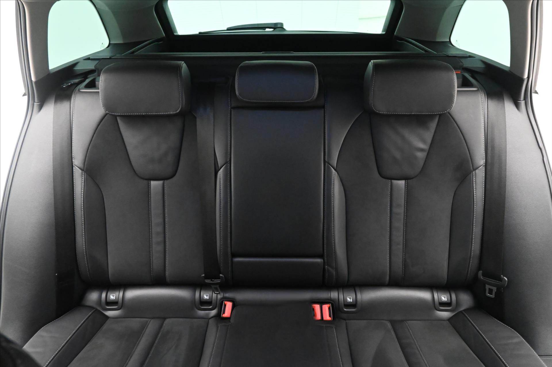 Hlavní fotografie vozu Škoda Octavia 1,4 TSI iV 150kW DSG Business Záruka až 5 let (29)