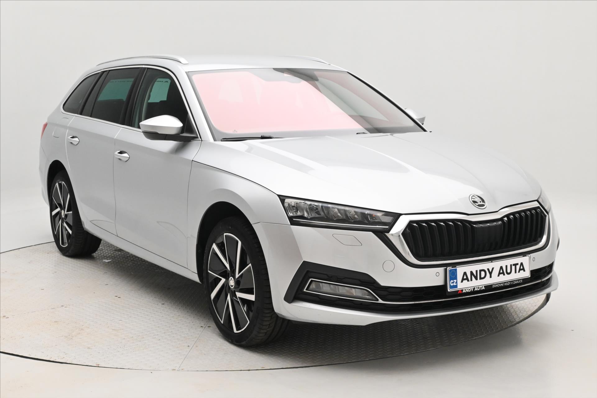 Hlavní fotografie vozu Škoda Octavia 1,4 TSI iV 150kW DSG Business Záruka až 5 let (3)