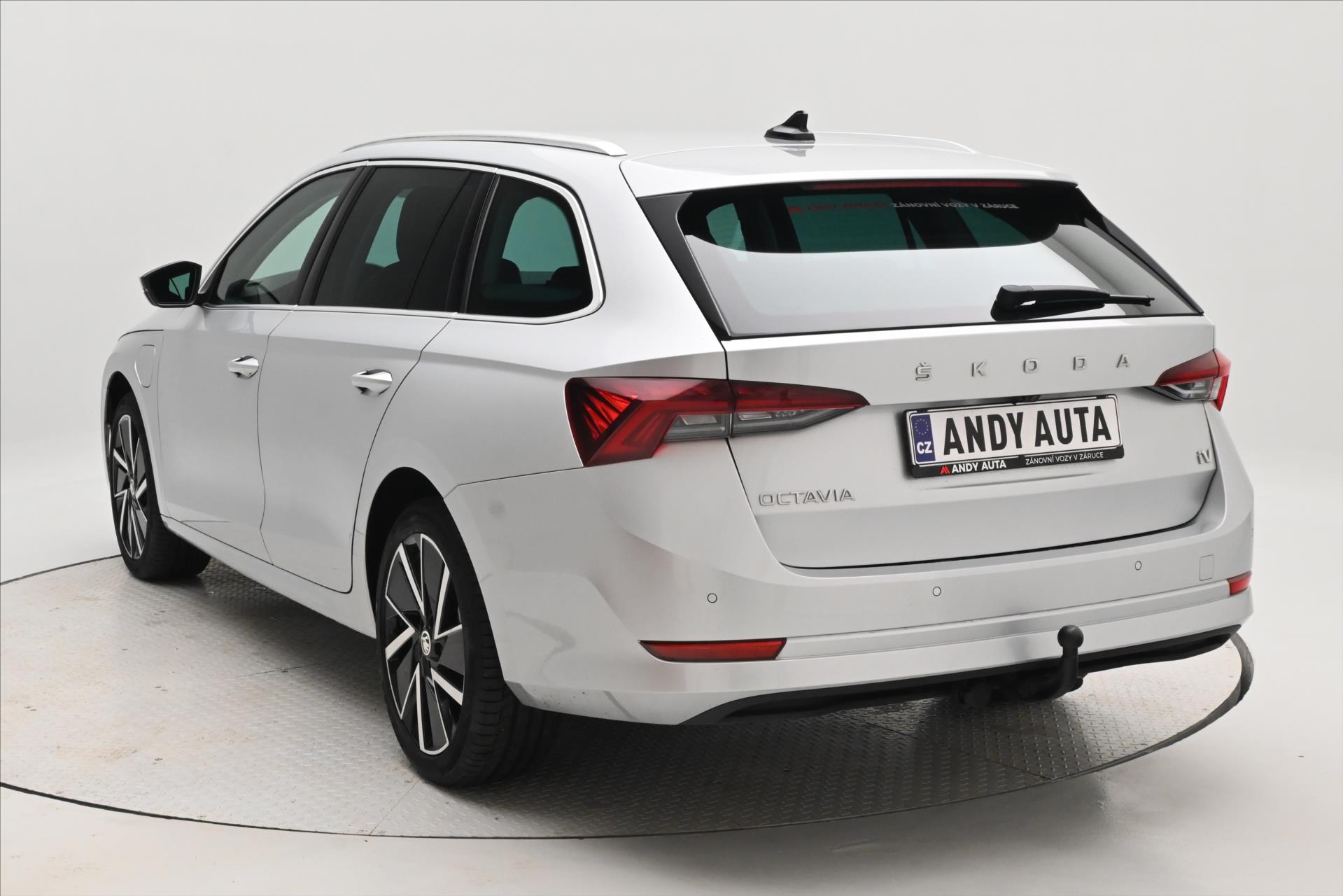 Hlavní fotografie vozu Škoda Octavia 1,4 TSI iV 150kW DSG Business Záruka až 5 let (7)