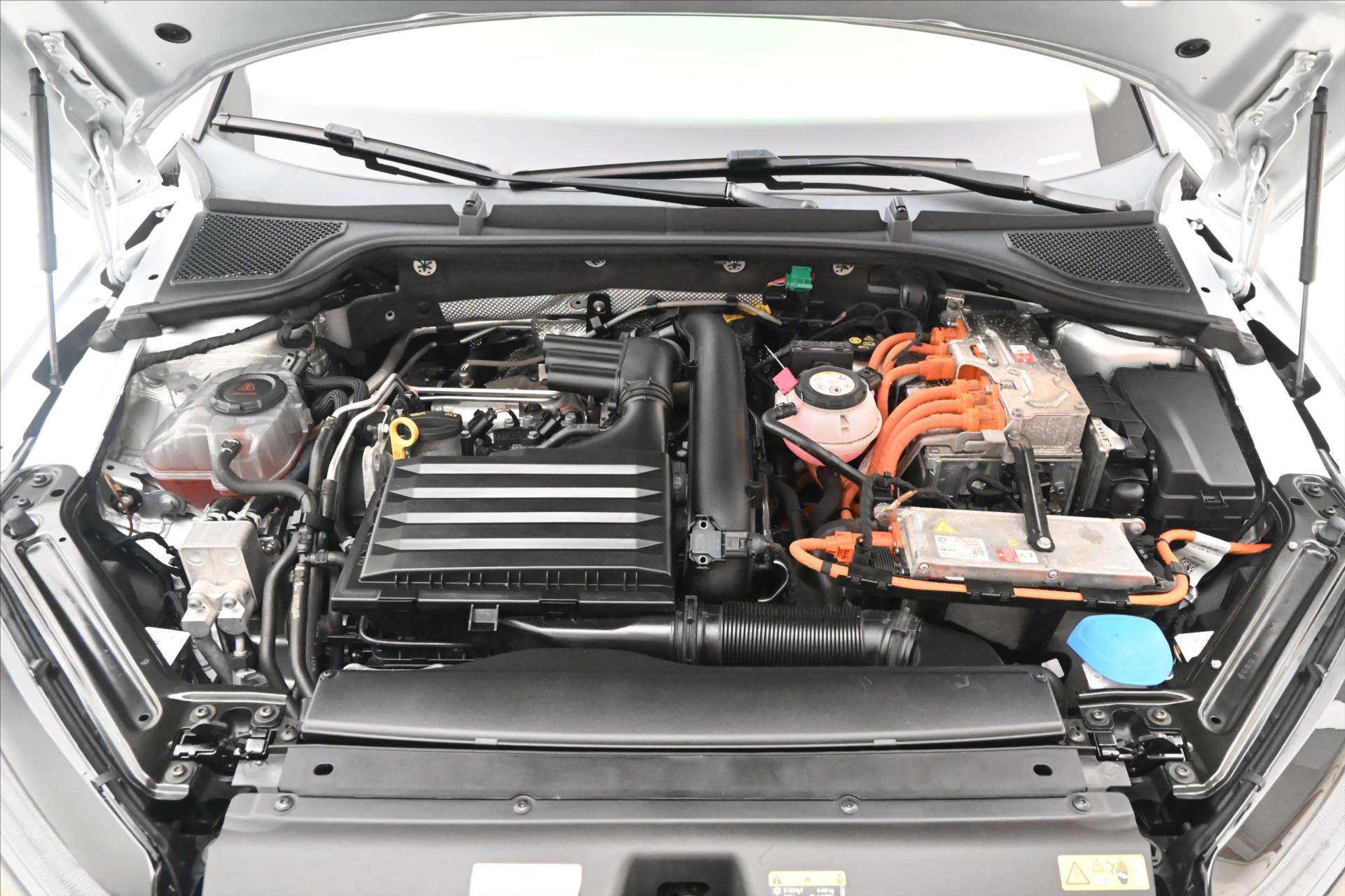 Hlavní fotografie vozu Škoda Octavia 1,4 TSI iV 150kW DSG Business Záruka až 5 let (9)