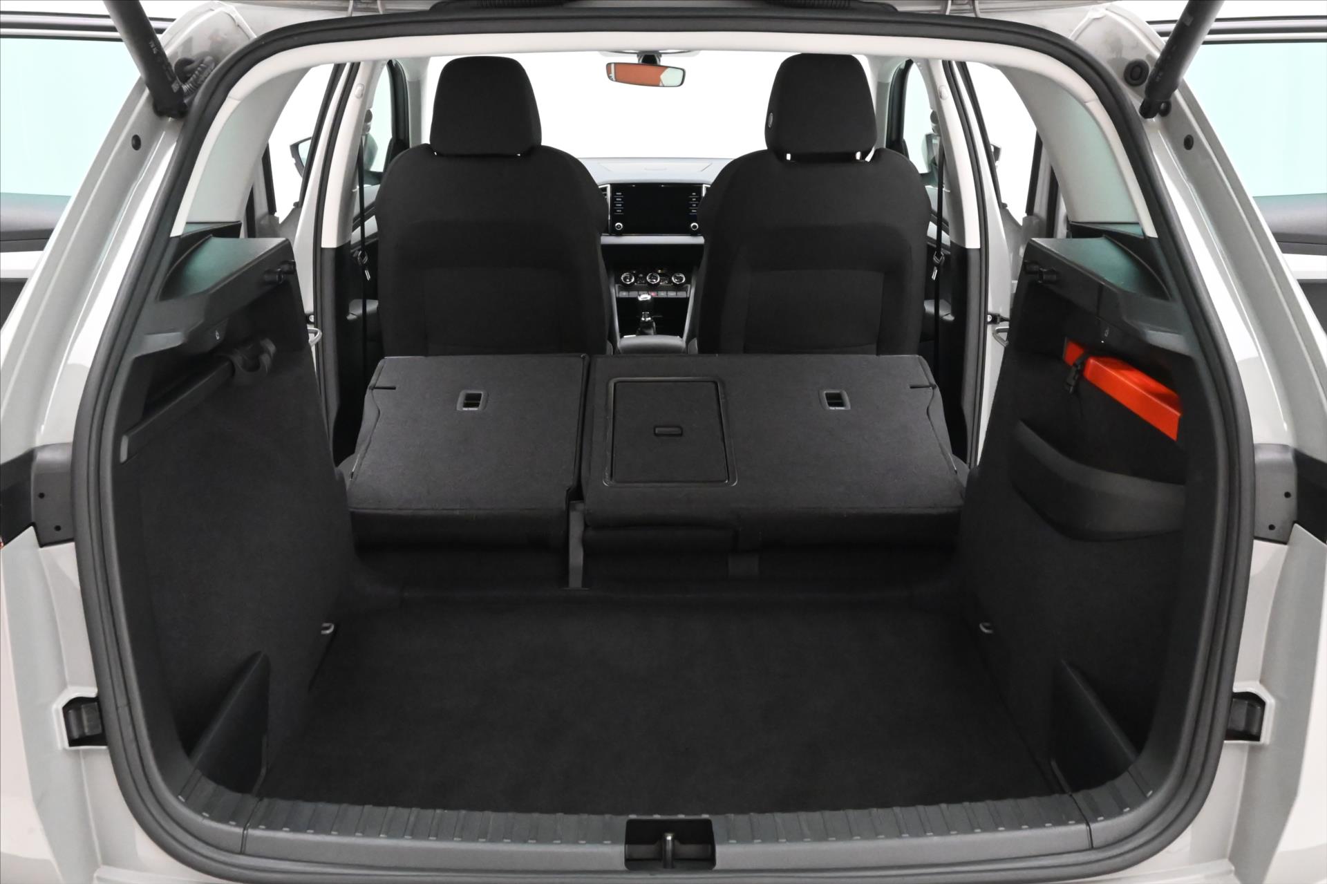 Hlavní fotografie vozu Škoda Karoq 1,0 TSI 81 kW Business Tažné zařízení Záruka až 5 let (11)