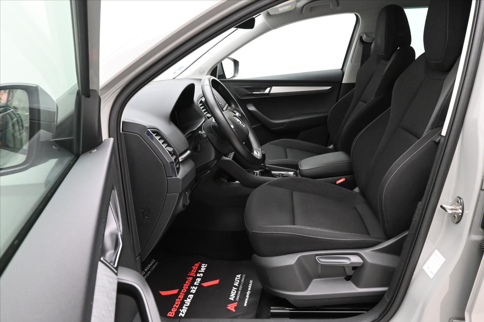 Hlavní fotografie vozu Škoda Karoq 1,0 TSI 81 kW Business Tažné zařízení Záruka až 5 let (13)