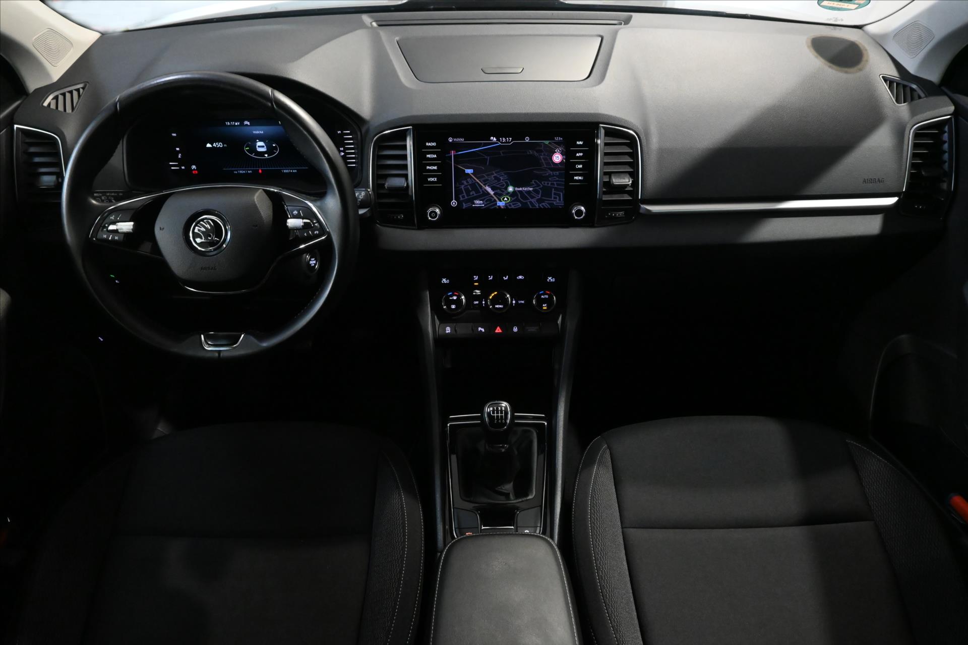 Hlavní fotografie vozu Škoda Karoq 1,0 TSI 81 kW Business Tažné zařízení Záruka až 5 let (15)