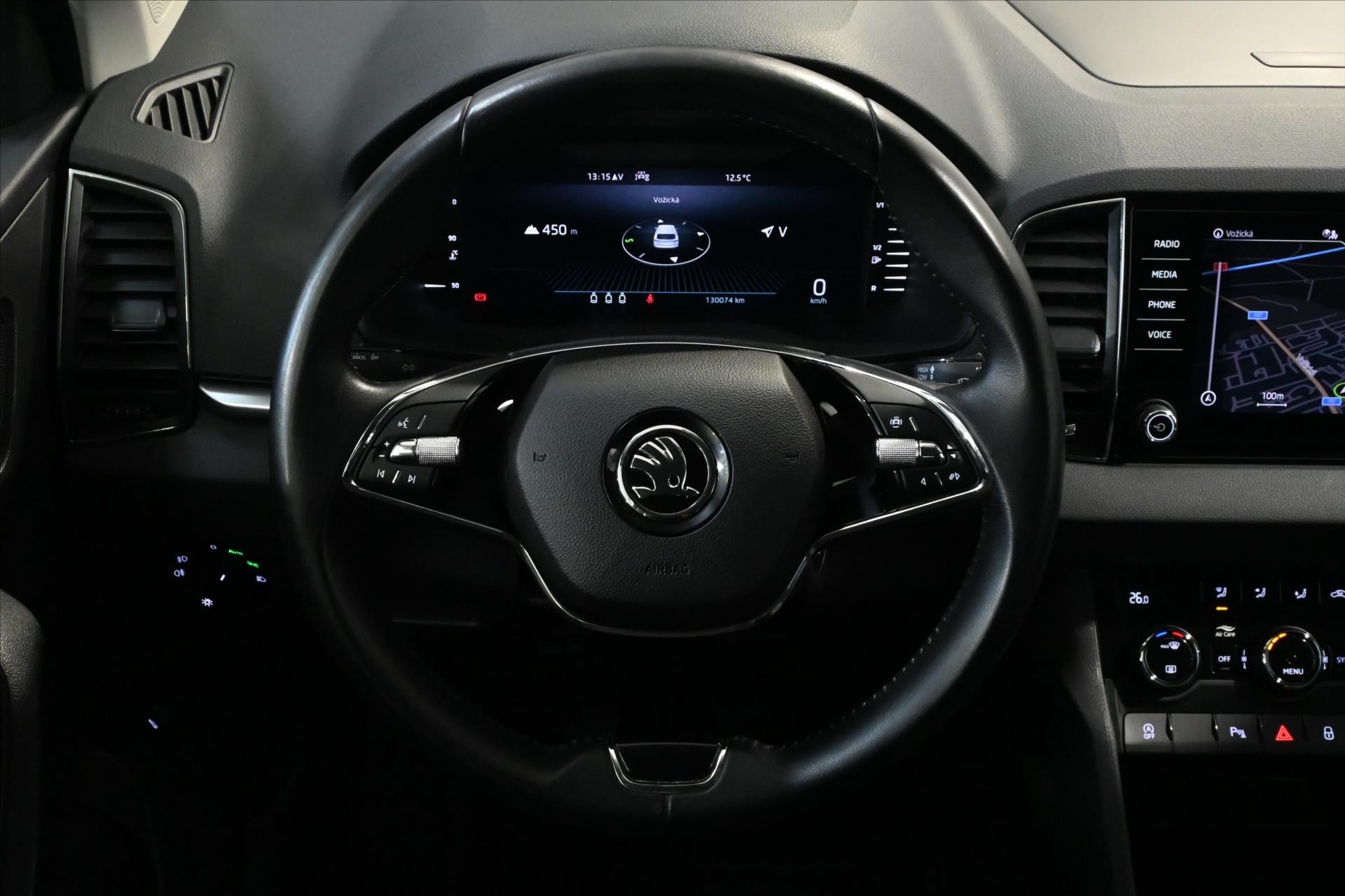 Hlavní fotografie vozu Škoda Karoq 1,0 TSI 81 kW Business Tažné zařízení Záruka až 5 let (18)