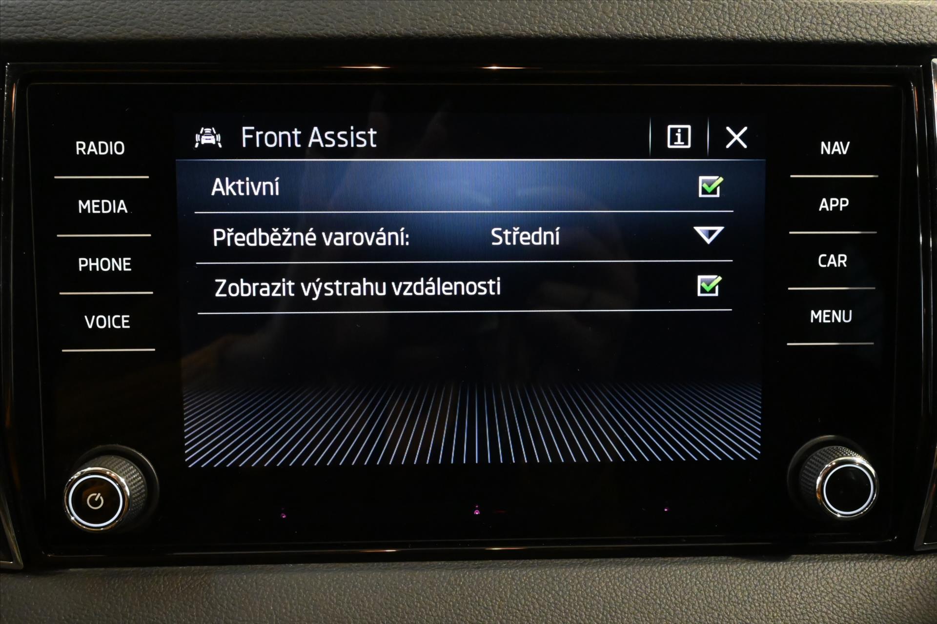 Hlavní fotografie vozu Škoda Karoq 1,0 TSI 81 kW Business Tažné zařízení Záruka až 5 let (20)