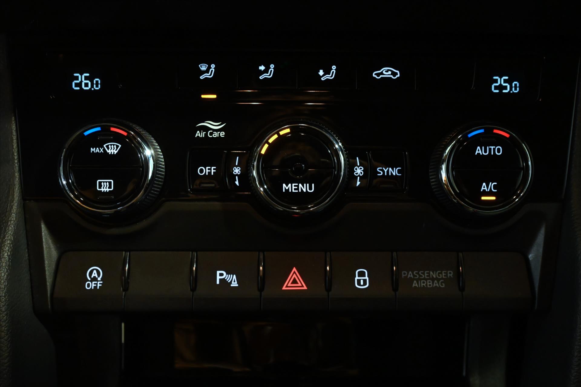 Hlavní fotografie vozu Škoda Karoq 1,0 TSI 81 kW Business Tažné zařízení Záruka až 5 let (21)