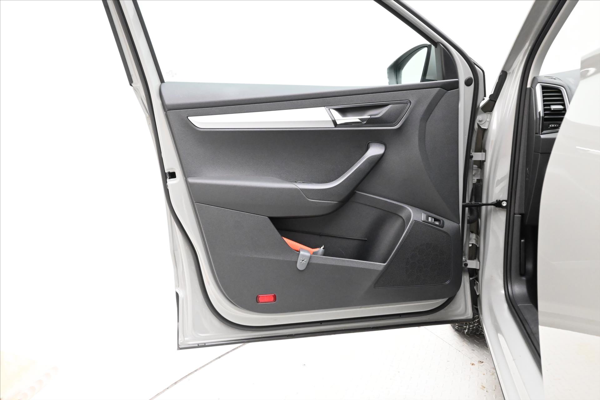 Hlavní fotografie vozu Škoda Karoq 1,0 TSI 81 kW Business Tažné zařízení Záruka až 5 let (23)