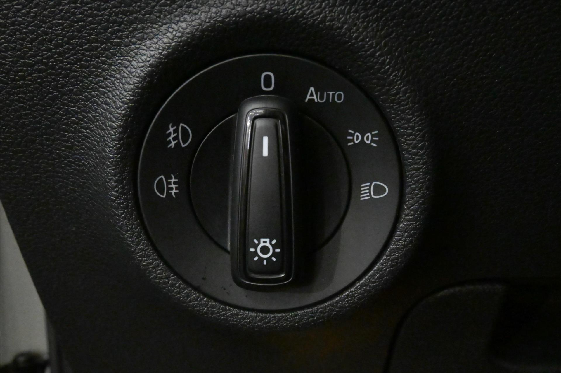 Hlavní fotografie vozu Škoda Karoq 1,0 TSI 81 kW Business Tažné zařízení Záruka až 5 let (25)