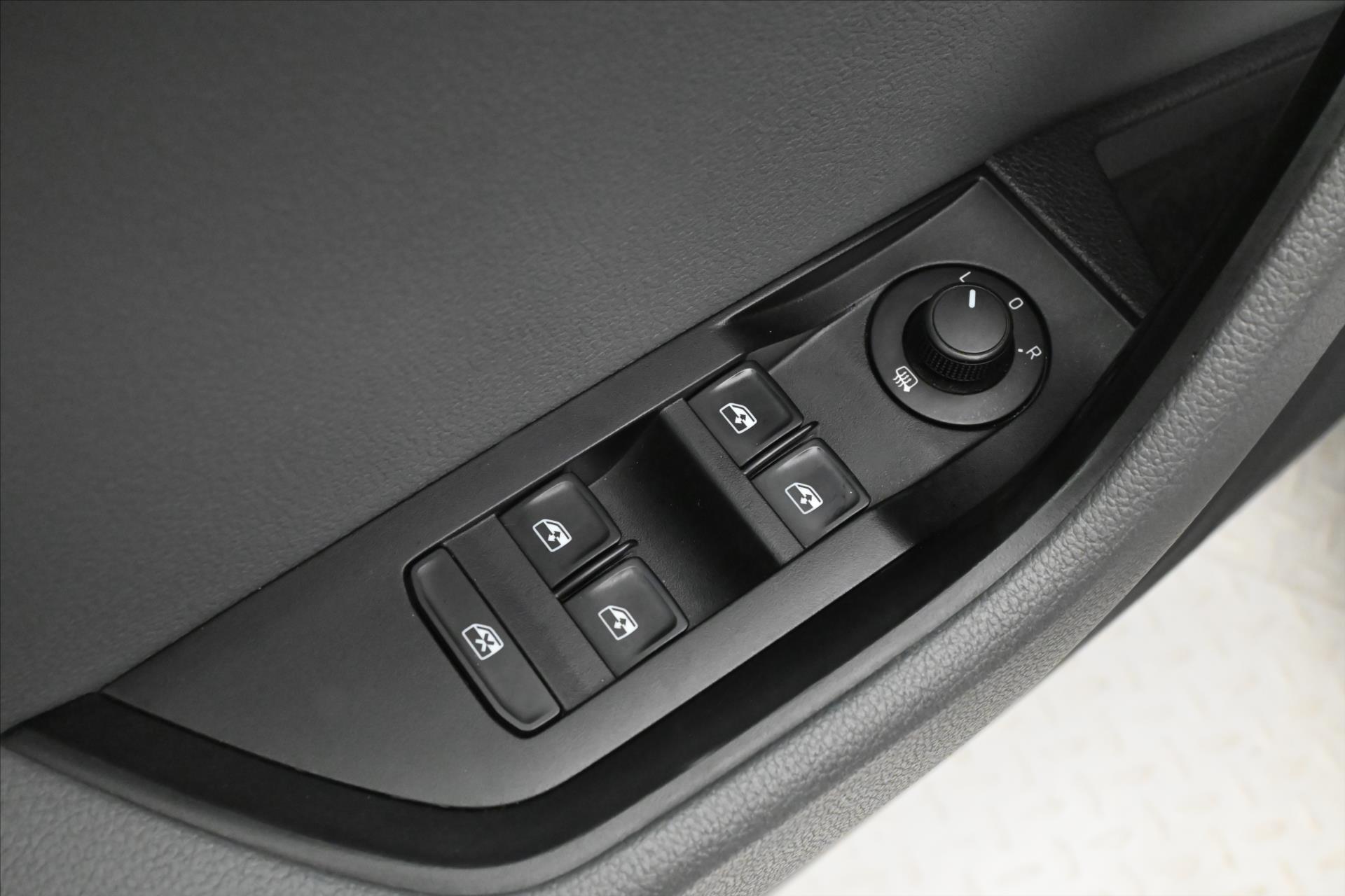 Hlavní fotografie vozu Škoda Superb 2,0 TDI 110 kW Ambition Tažné Záruka (22)