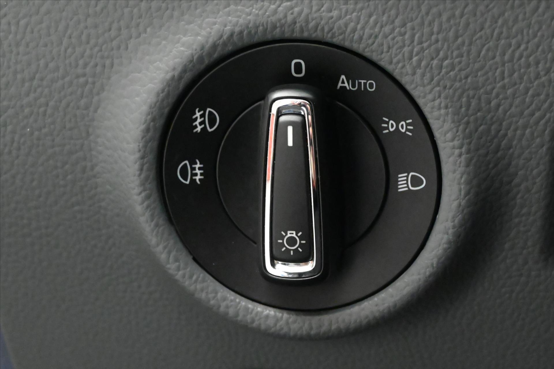 Hlavní fotografie vozu Škoda Superb 2,0 TDI 110 kW Ambition Tažné Záruka (23)