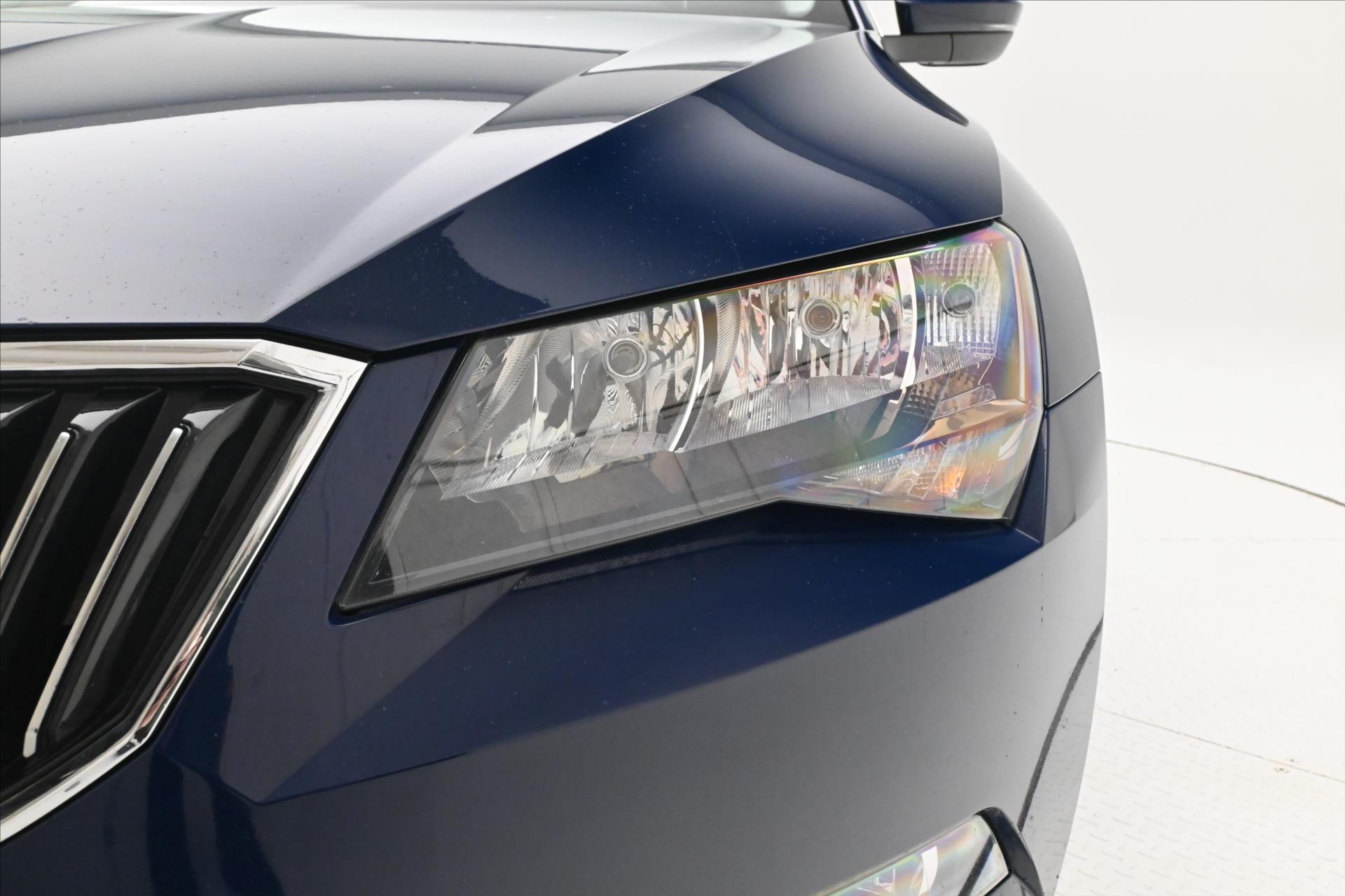 Hlavní fotografie vozu Škoda Superb 2,0 TDI 110 kW Ambition Tažné Záruka (26)