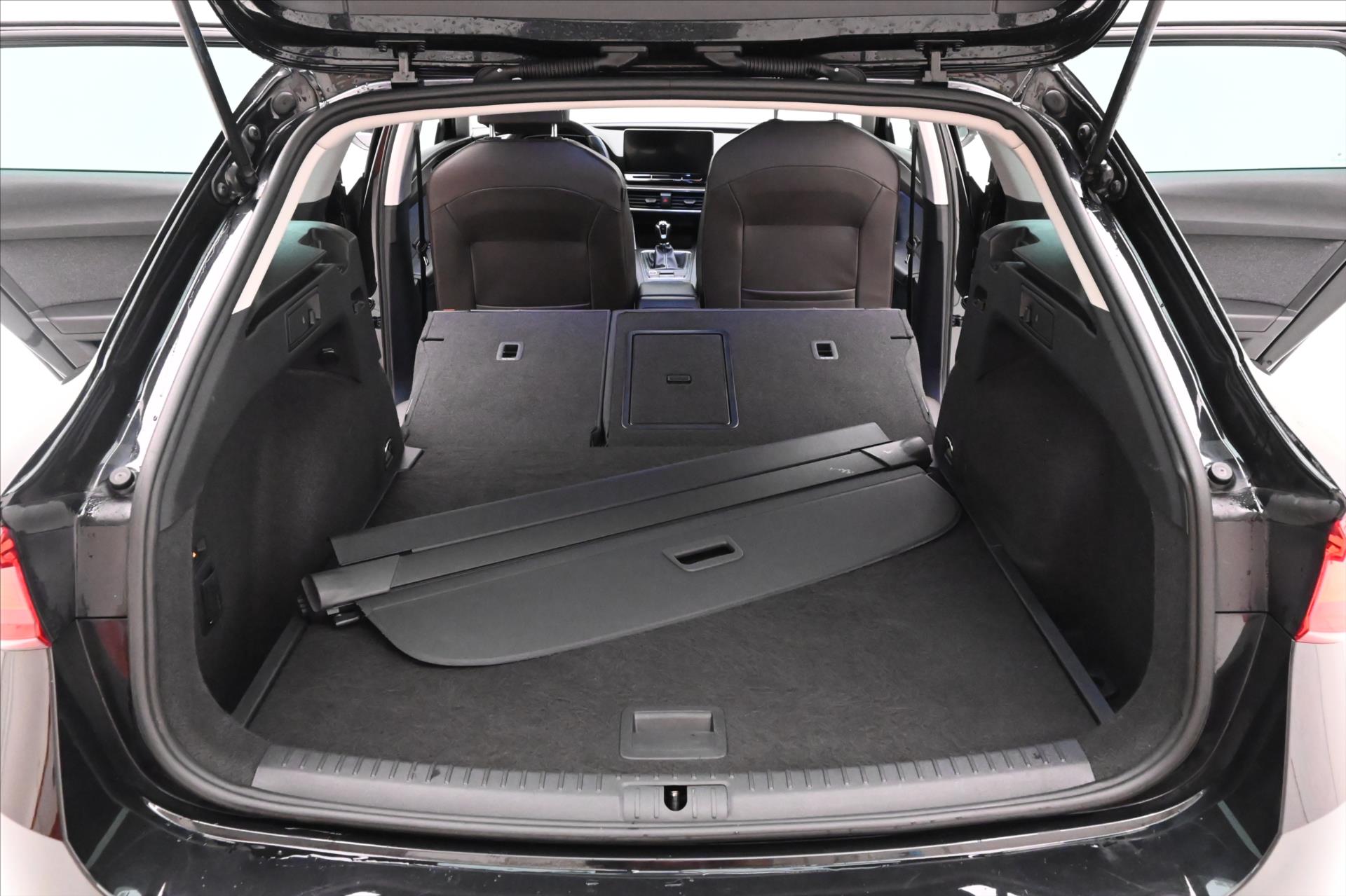 Hlavní fotografie vozu Seat Leon 1,5 FR TSI 110 kW LED Tažné Záruka až 5 let (11)