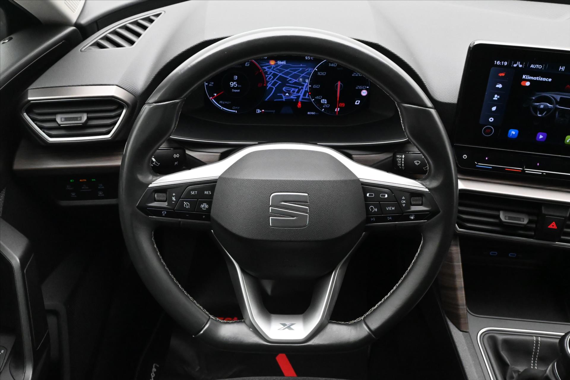 Hlavní fotografie vozu Seat Leon 1,5 FR TSI 110 kW LED Tažné Záruka až 5 let (18)