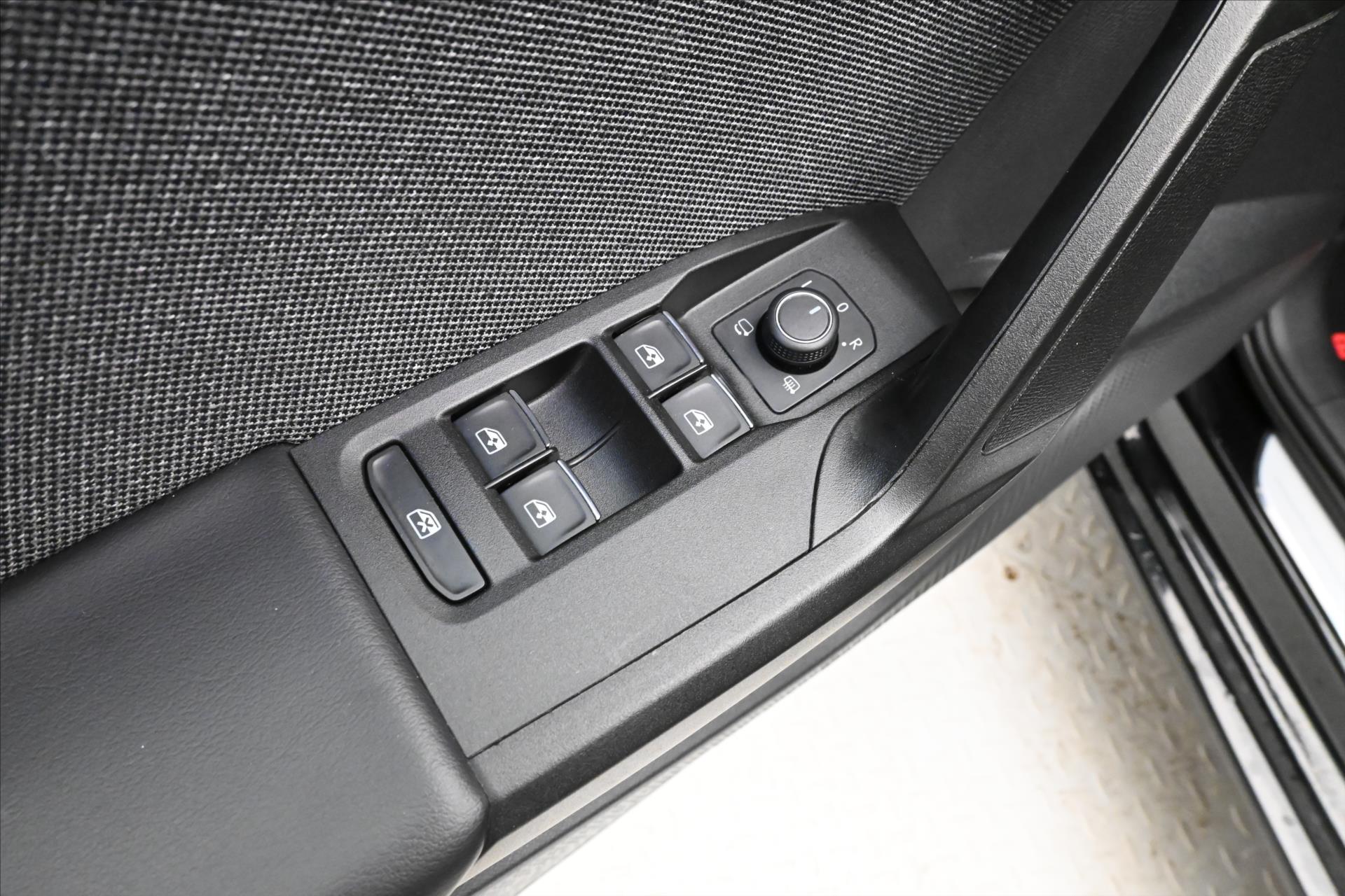 Hlavní fotografie vozu Seat Leon 1,5 FR TSI 110 kW LED Tažné Záruka až 5 let (24)