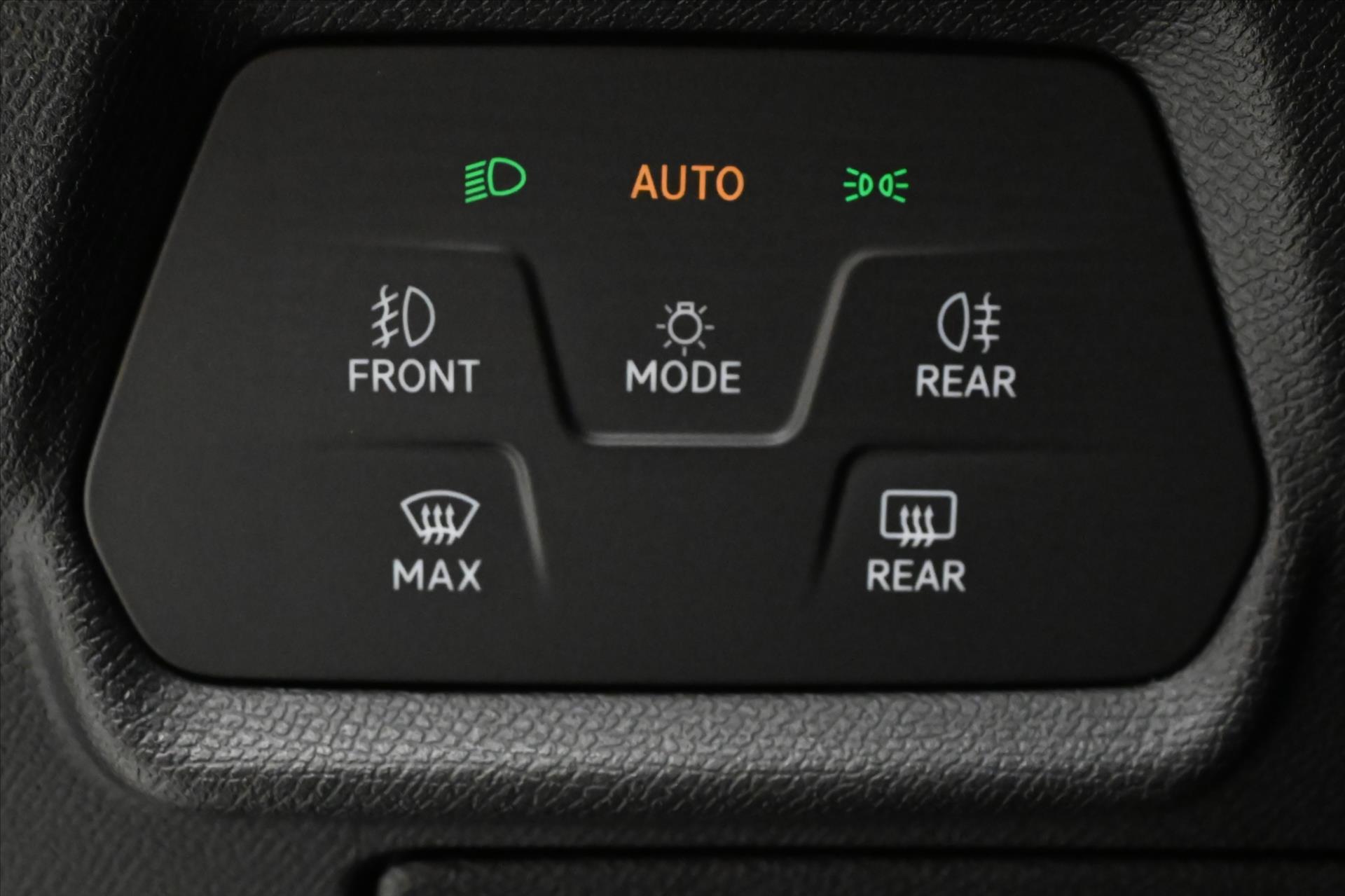 Hlavní fotografie vozu Seat Leon 1,5 FR TSI 110 kW LED Tažné Záruka až 5 let (25)