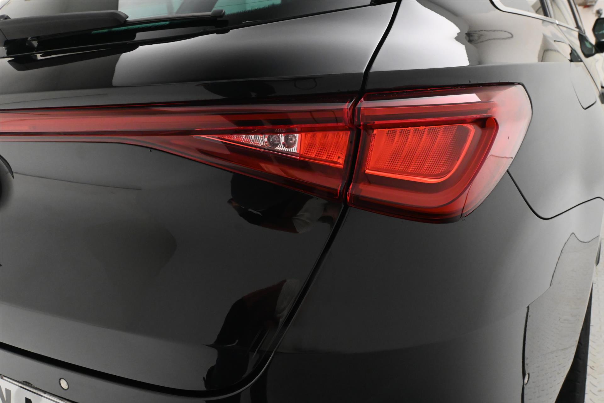 Hlavní fotografie vozu Seat Leon 1,5 FR TSI 110 kW LED Tažné Záruka až 5 let (29)