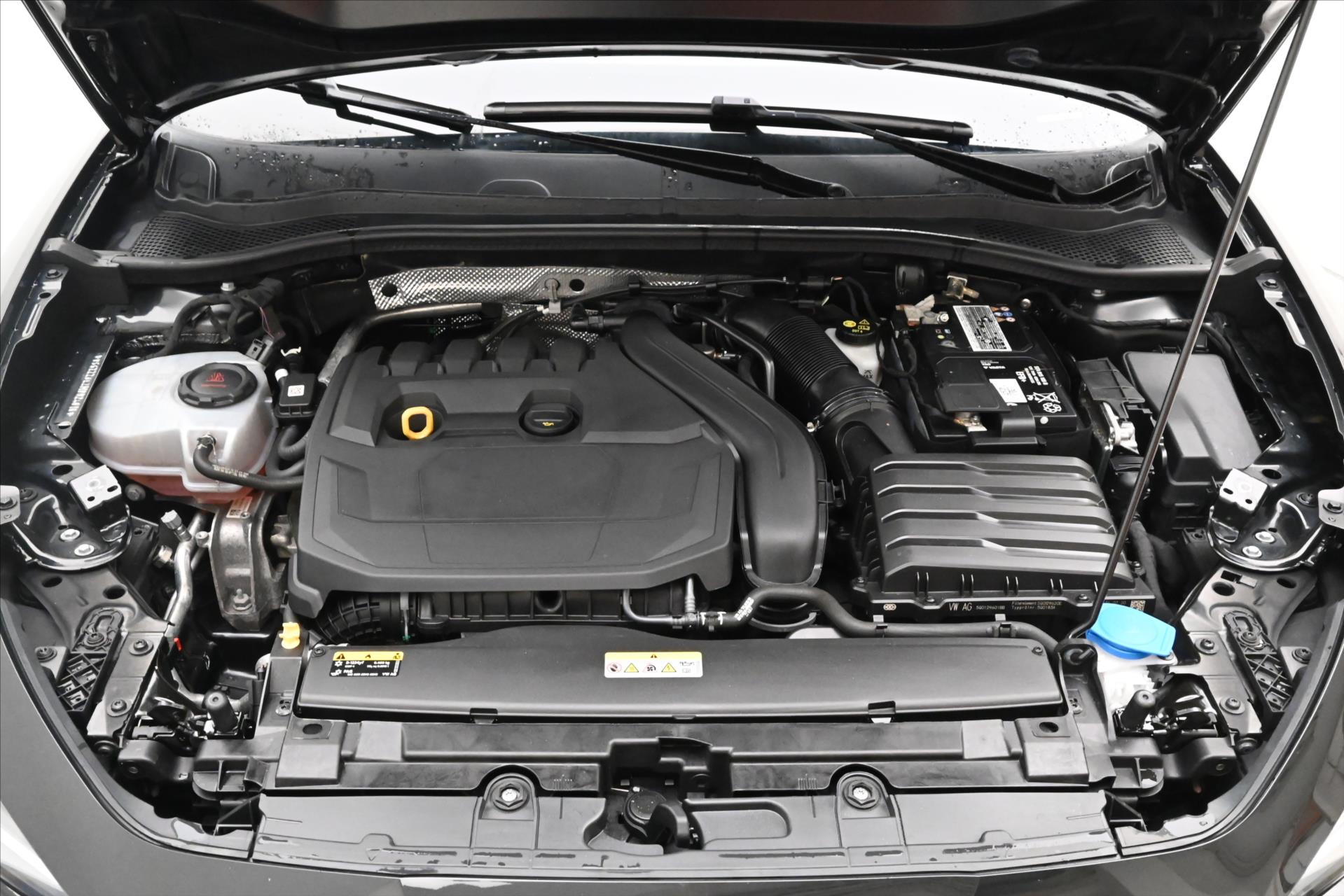 Hlavní fotografie vozu Seat Leon 1,5 FR TSI 110 kW LED Tažné Záruka až 5 let (9)