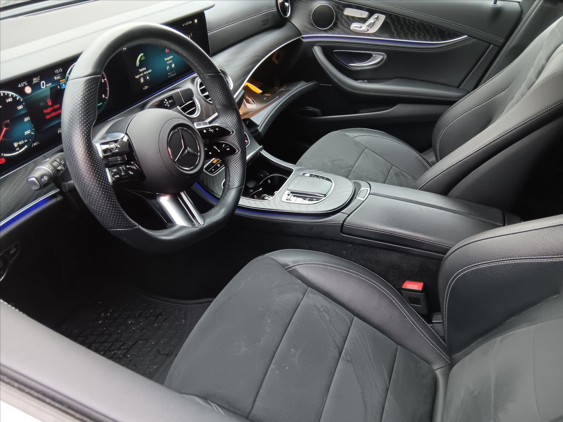 Hlavní fotografie vozu Mercedes-Benz Třídy E 2,0 220d  147kW AMGLINE Vůz připravujeme k prodeji (3)