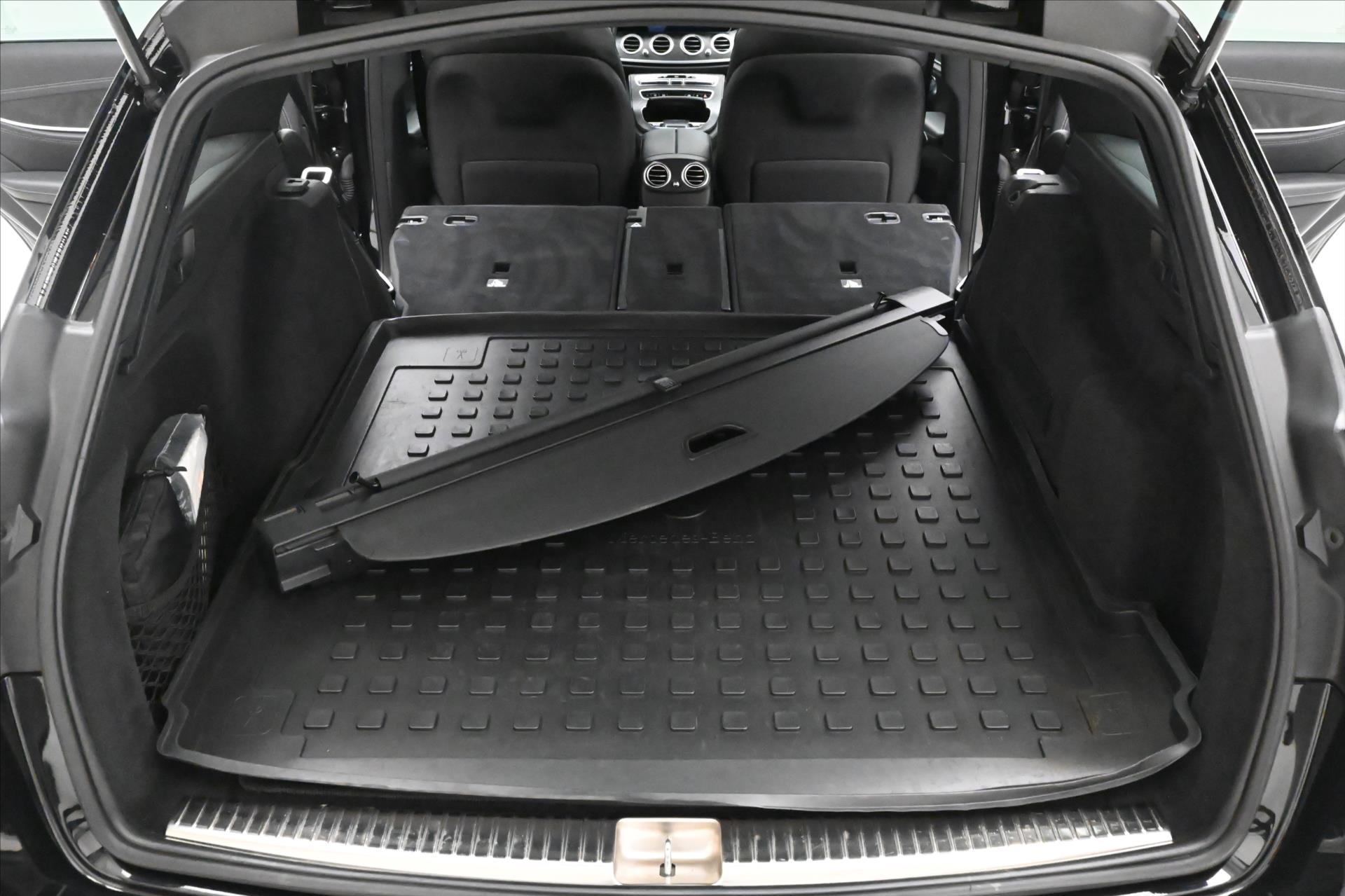 Hlavní fotografie vozu Mercedes-Benz Třídy E 2,0 220d 147kW AMGLINE Záruka až 5 let (11)