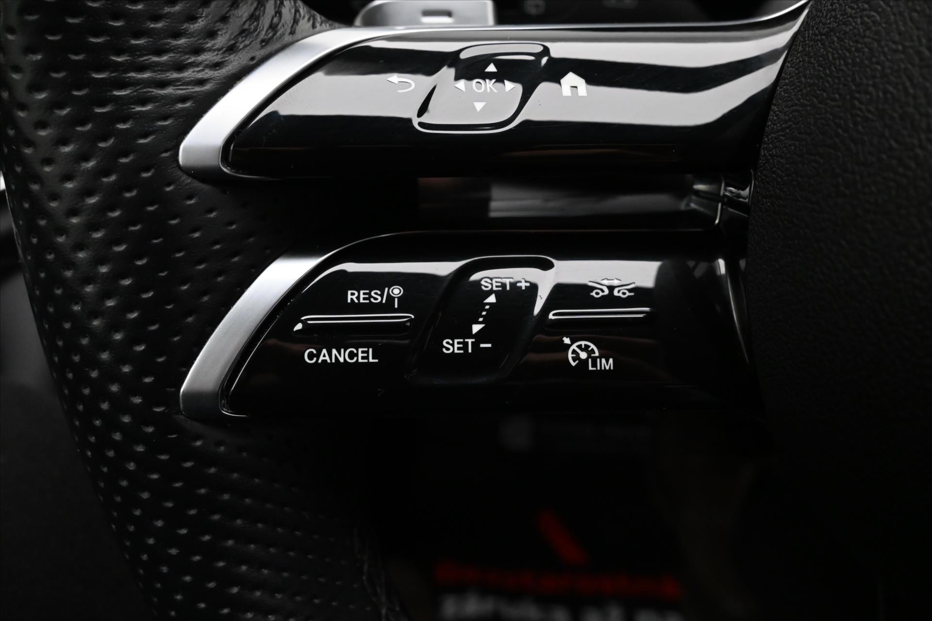 Hlavní fotografie vozu Mercedes-Benz Třídy E 2,0 220d 147kW AMGLINE Záruka až 5 let (22)