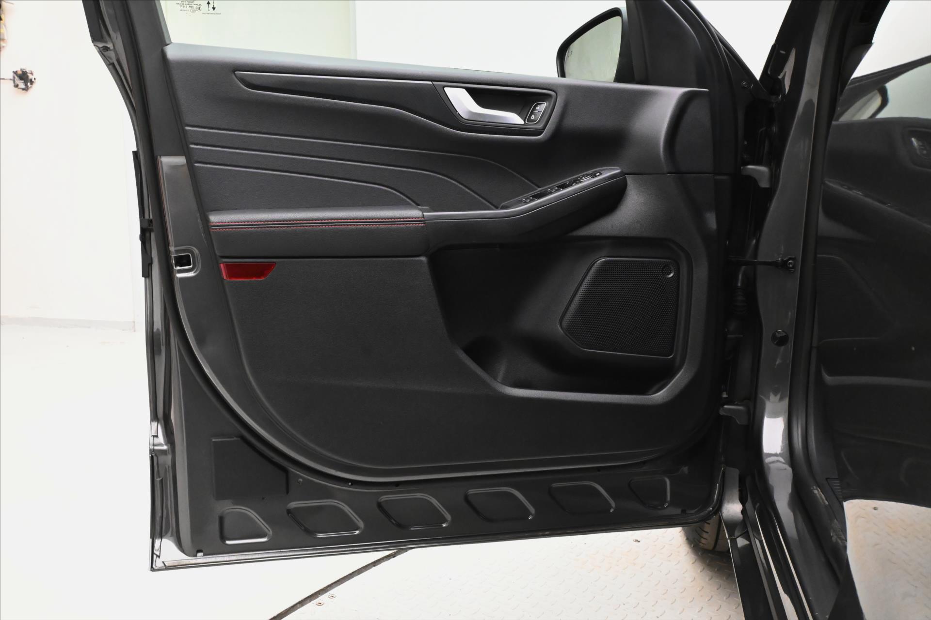 Hlavní fotografie vozu Ford Kuga 2,0 EcoBlue ST Line X AT8 4WD Záruka až 5 let (23)