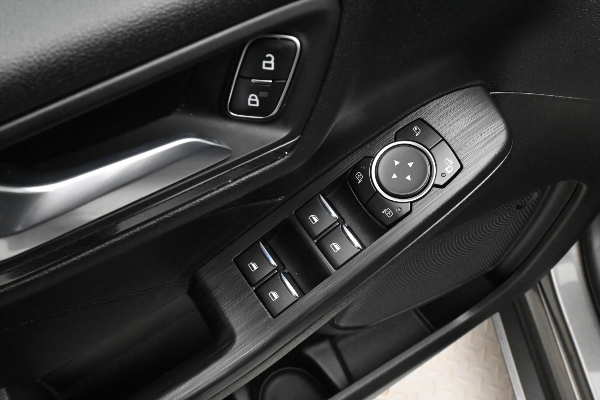 Hlavní fotografie vozu Ford Kuga 2,0 EcoBlue ST Line X AT8 4WD Záruka až 5 let (24)