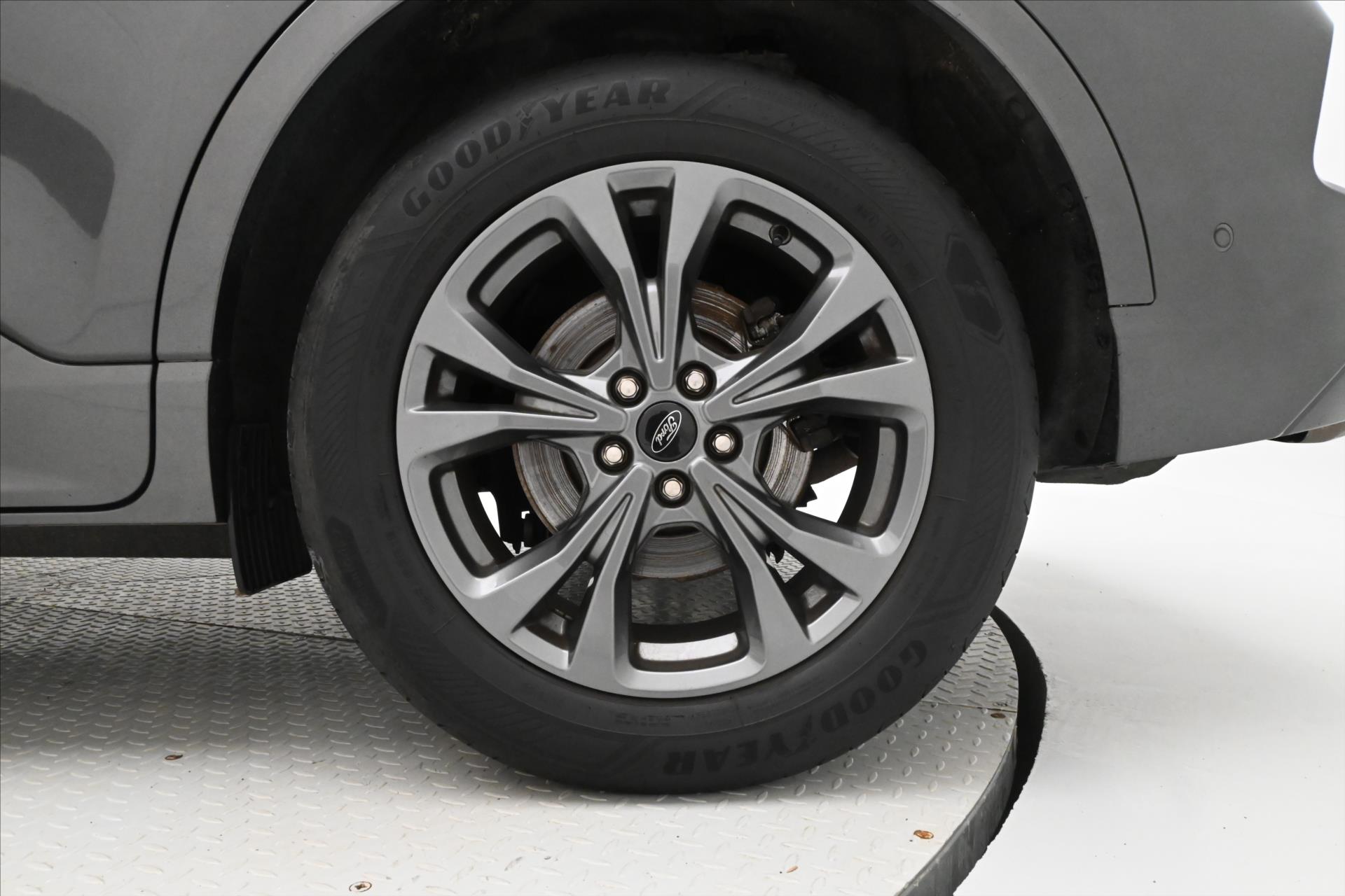 Hlavní fotografie vozu Ford Kuga 2,0 EcoBlue ST Line X AT8 4WD Záruka až 5 let (31)