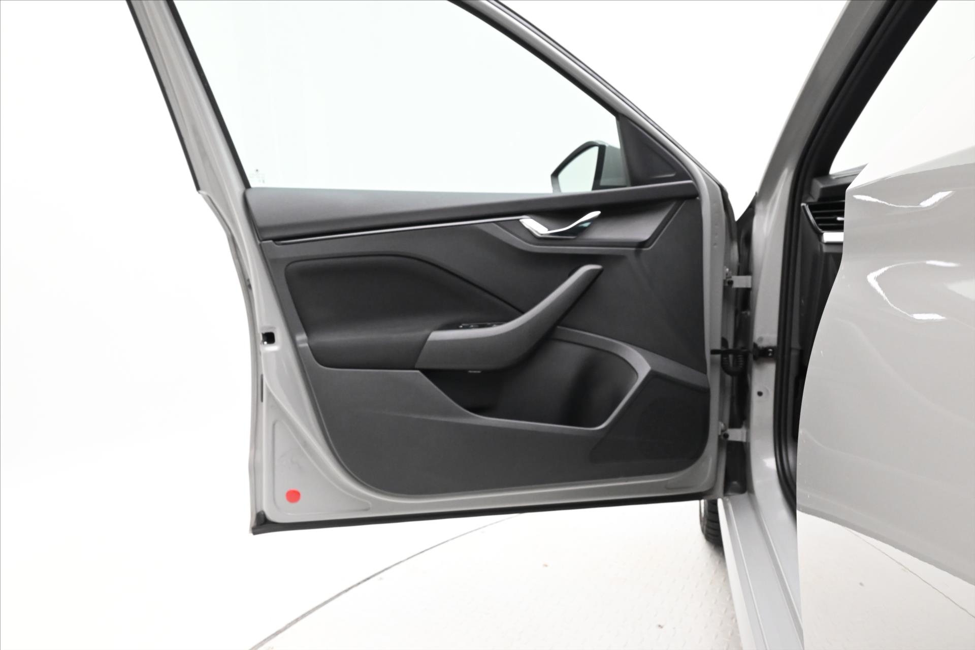 Hlavní fotografie vozu Škoda Kamiq 1,0 TSI 81 kW Sport Business Záruka až 5 let (22)