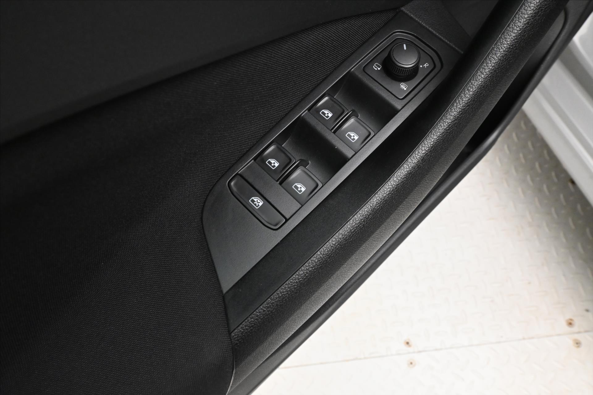 Hlavní fotografie vozu Škoda Kamiq 1,0 TSI 81 kW Sport Business Záruka až 5 let (23)