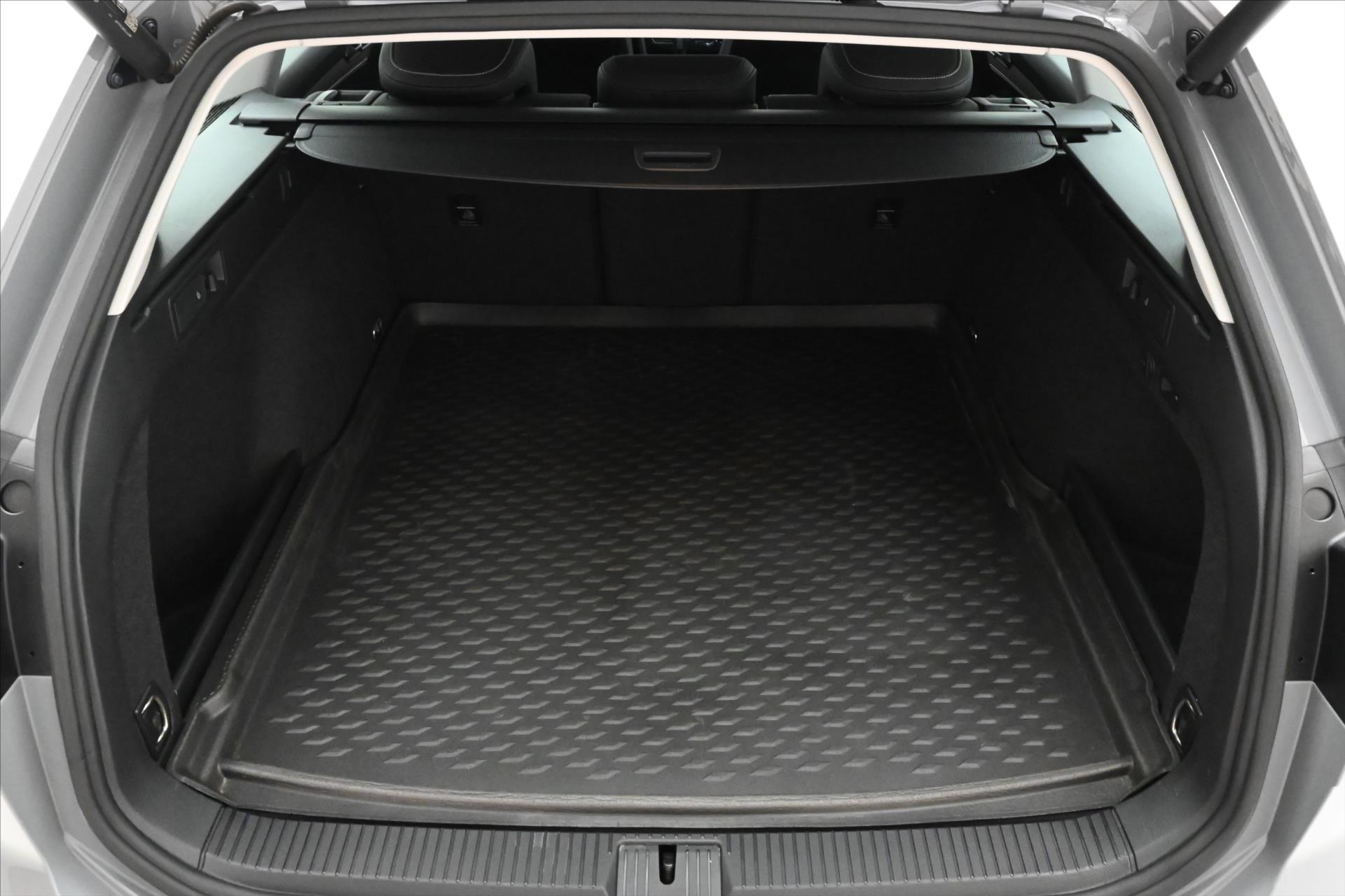 Hlavní fotografie vozu Volkswagen Passat 2,0 TDI 110 kW DSG Elegance Záruka až 5 let (10)