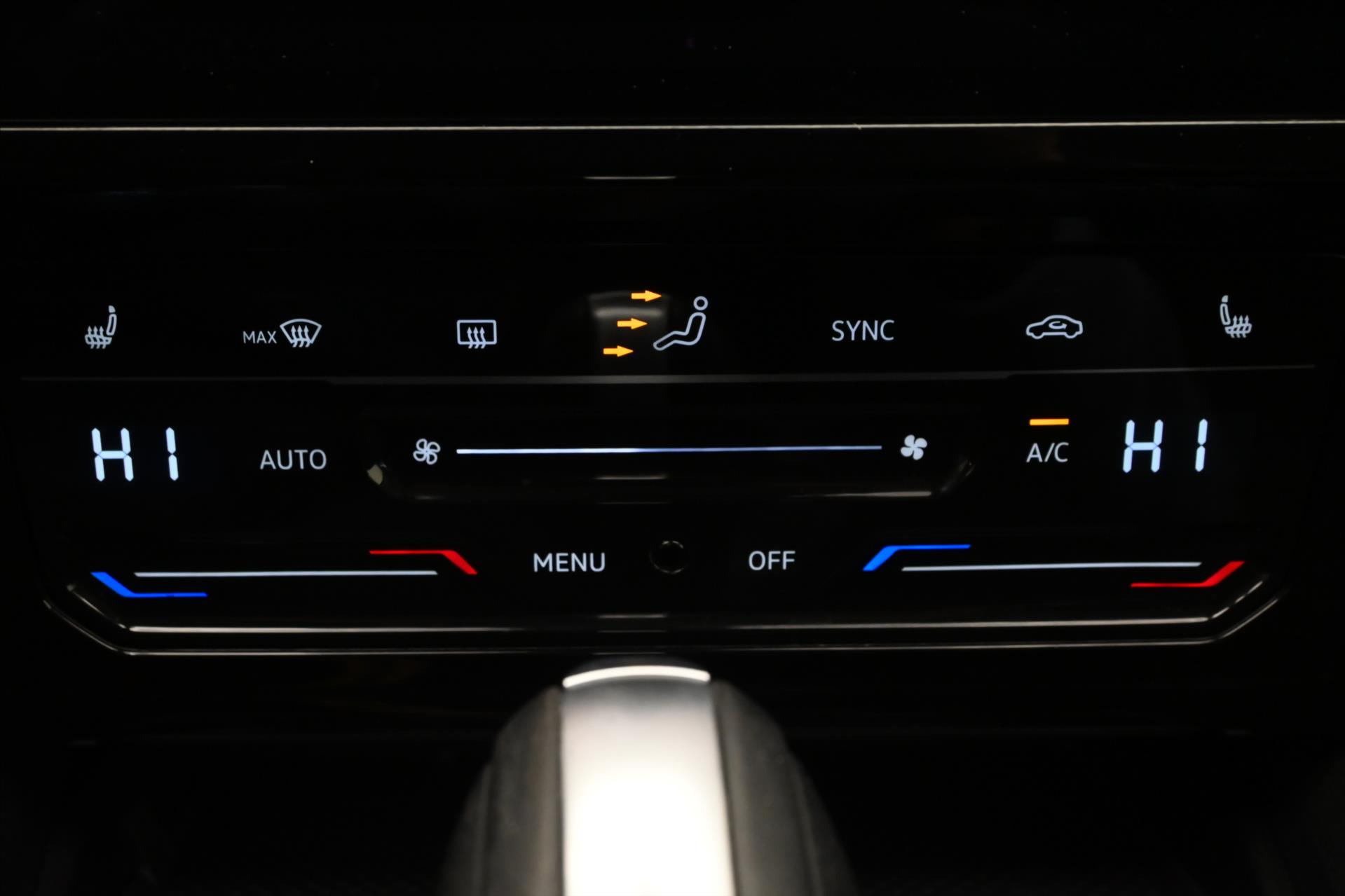 Hlavní fotografie vozu Volkswagen Passat 2,0 TDI 110 kW DSG Elegance Záruka až 5 let (21)