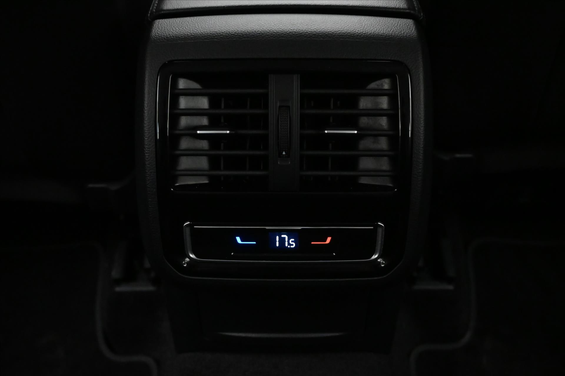 Hlavní fotografie vozu Volkswagen Passat 2,0 TDI 110 kW DSG Elegance Záruka až 5 let (22)