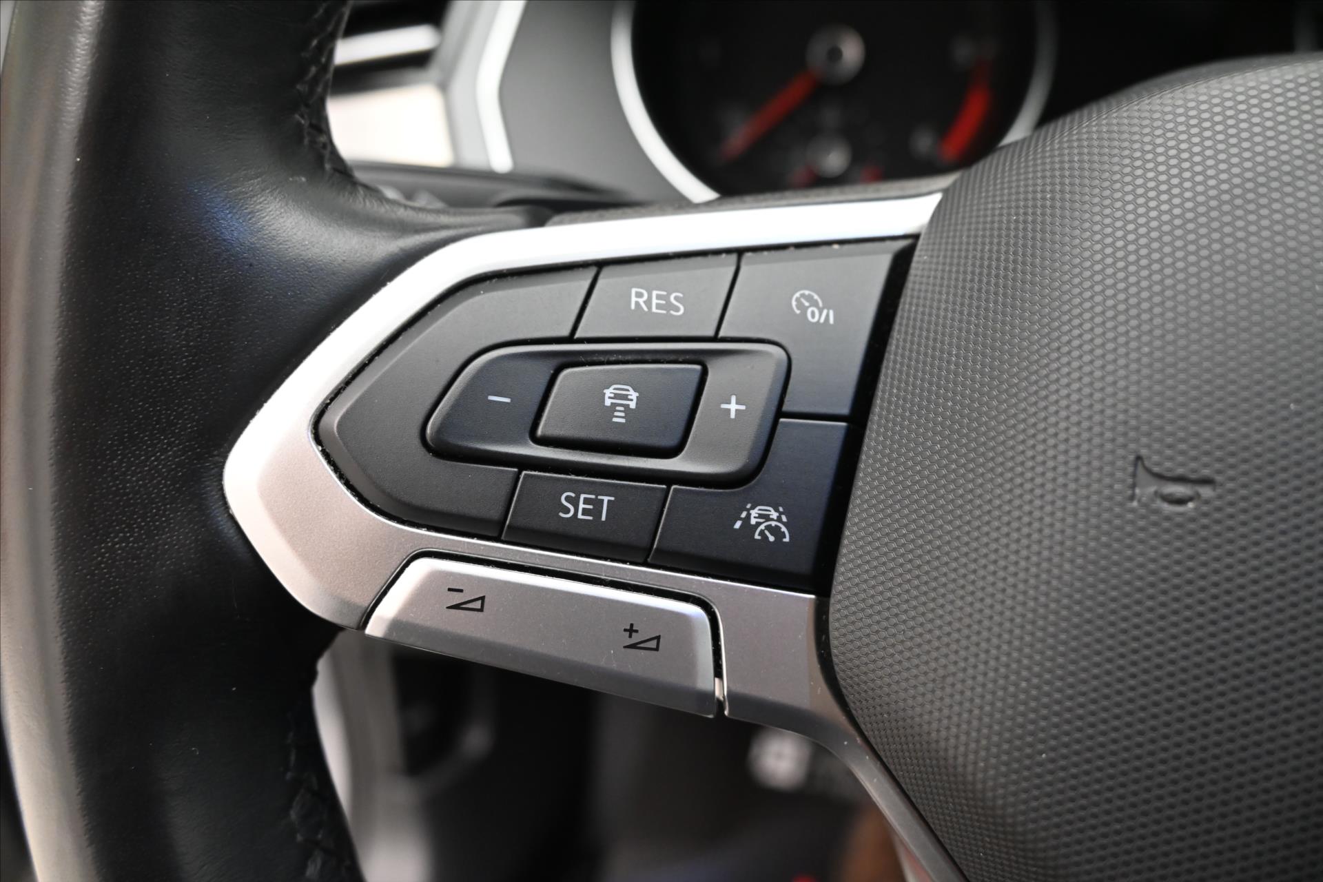 Hlavní fotografie vozu Volkswagen Passat 2,0 TDI 110 kW DSG Elegance Záruka až 5 let (24)