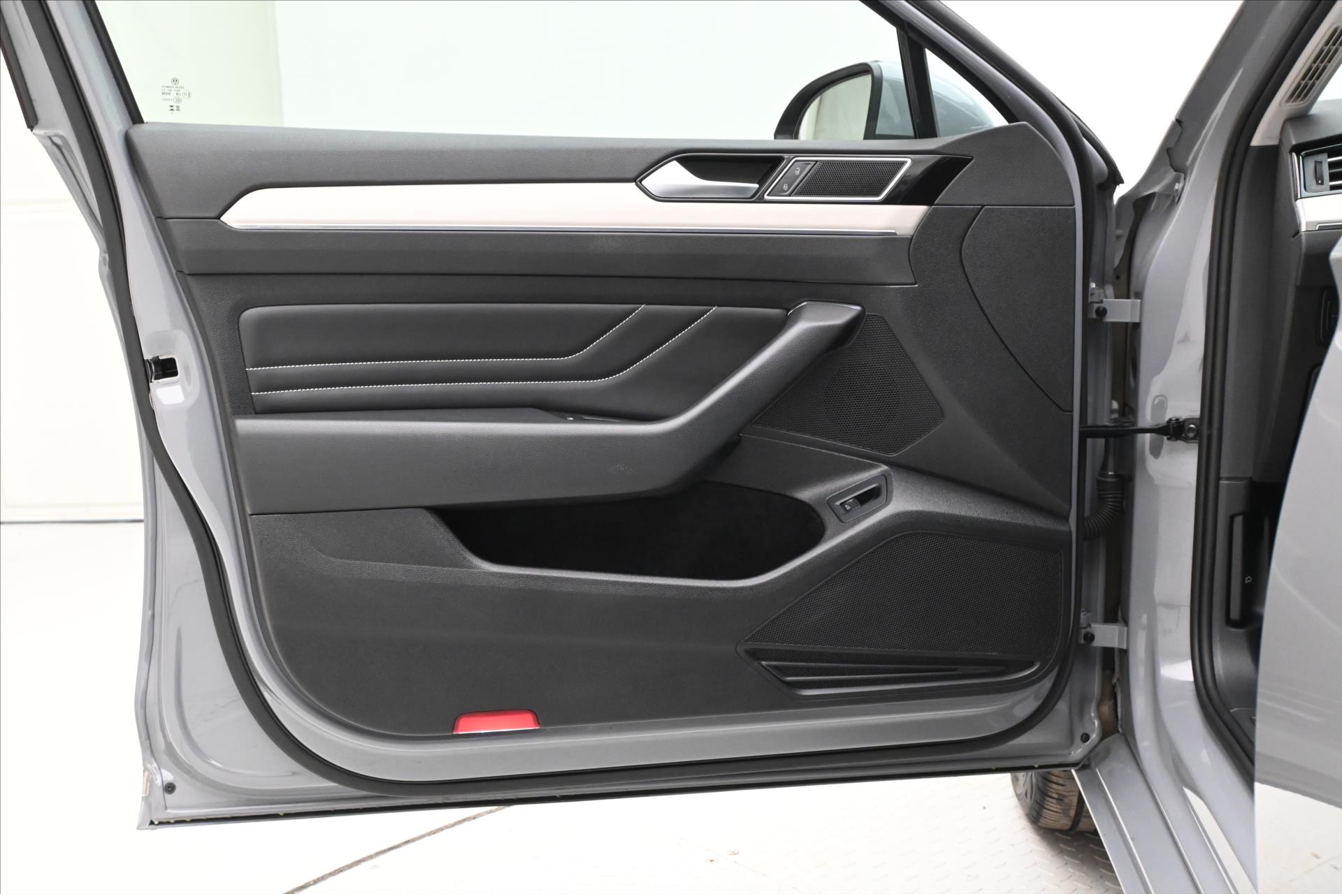 Hlavní fotografie vozu Volkswagen Passat 2,0 TDI 110 kW DSG Elegance Záruka až 5 let (25)