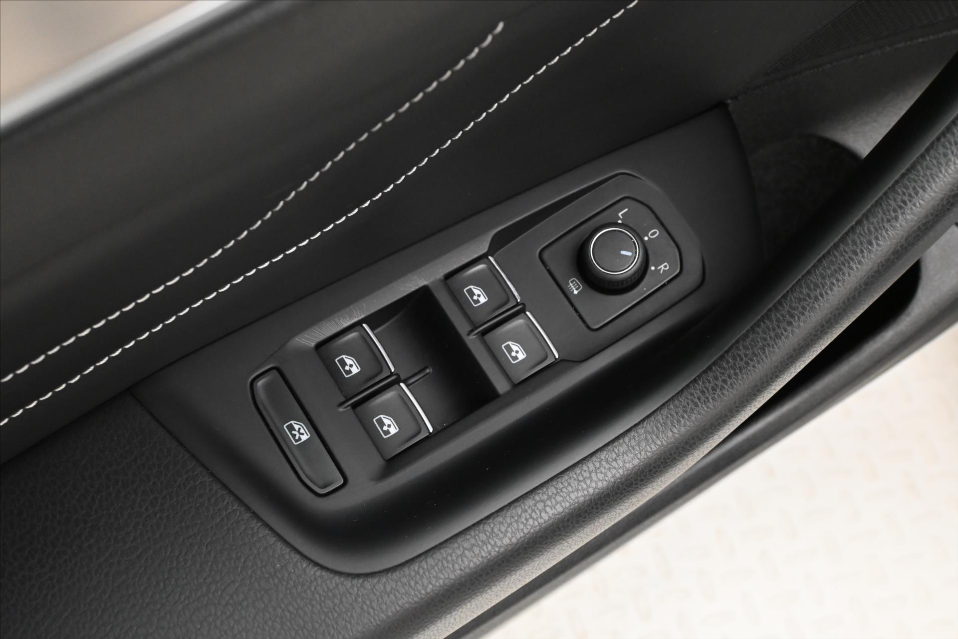 Hlavní fotografie vozu Volkswagen Passat 2,0 TDI 110 kW DSG Elegance Záruka až 5 let (26)