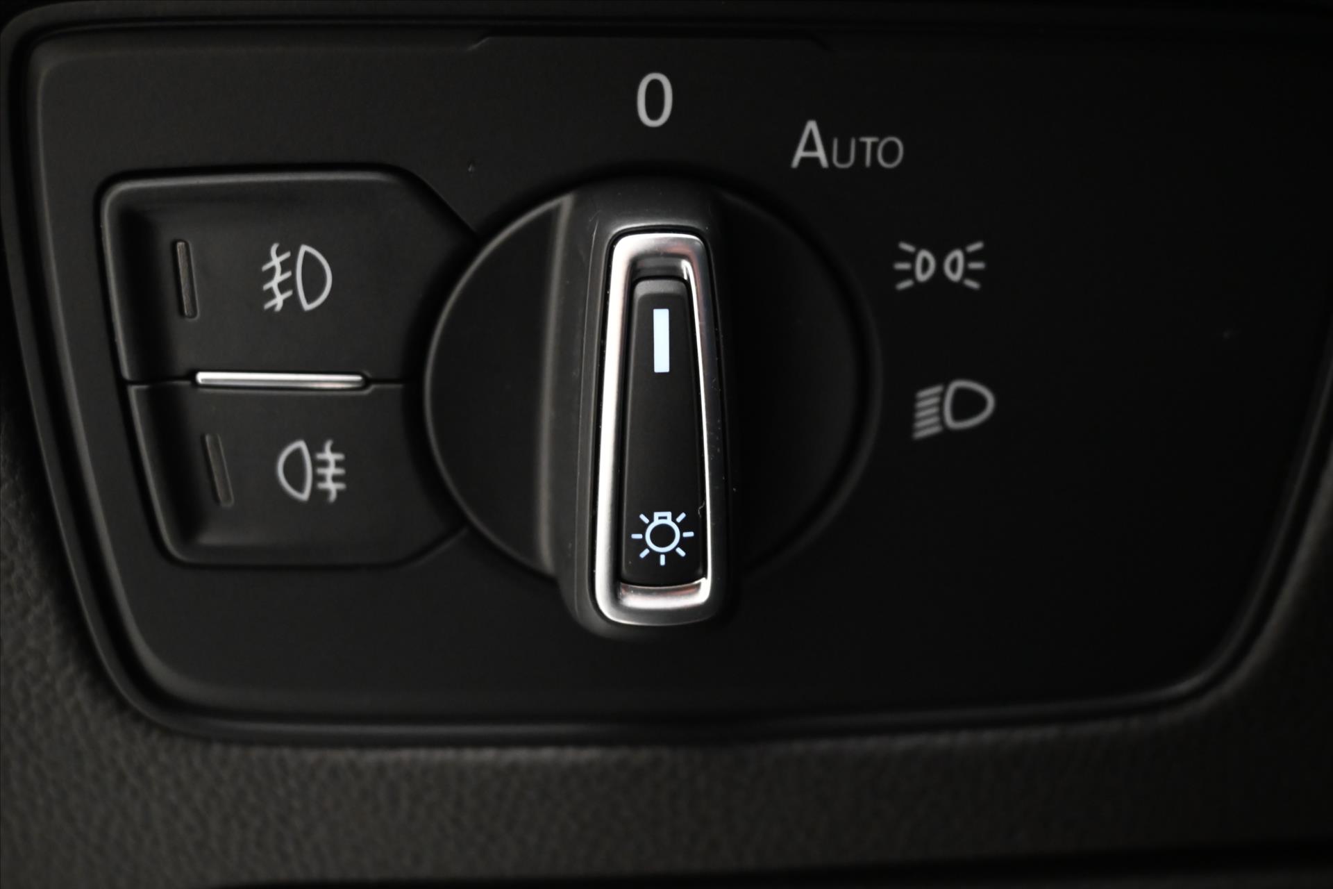 Hlavní fotografie vozu Volkswagen Passat 2,0 TDI 110 kW DSG Elegance Záruka až 5 let (27)