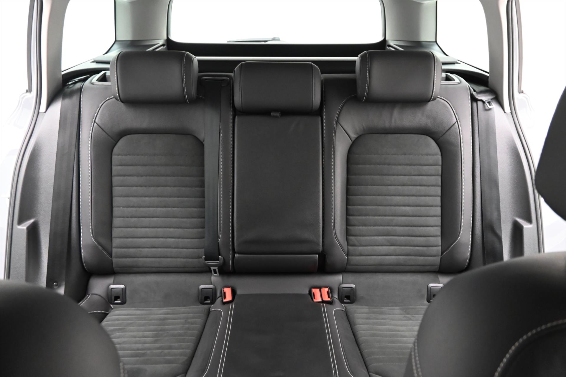 Hlavní fotografie vozu Volkswagen Passat 2,0 TDI 110 kW DSG Elegance Záruka až 5 let (29)