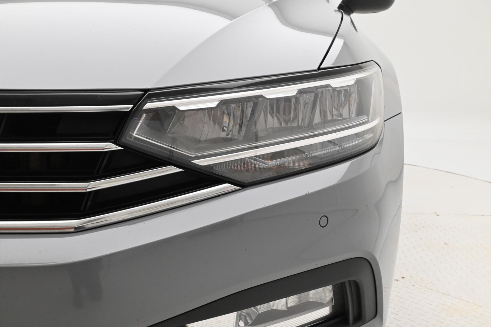 Hlavní fotografie vozu Volkswagen Passat 2,0 TDI 110 kW DSG Elegance Záruka až 5 let (31)