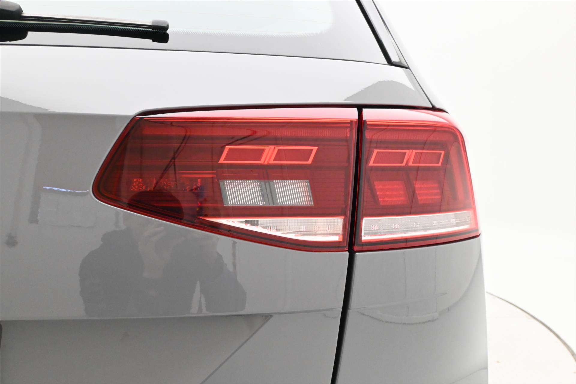 Hlavní fotografie vozu Volkswagen Passat 2,0 TDI 110 kW DSG Elegance Záruka až 5 let (32)