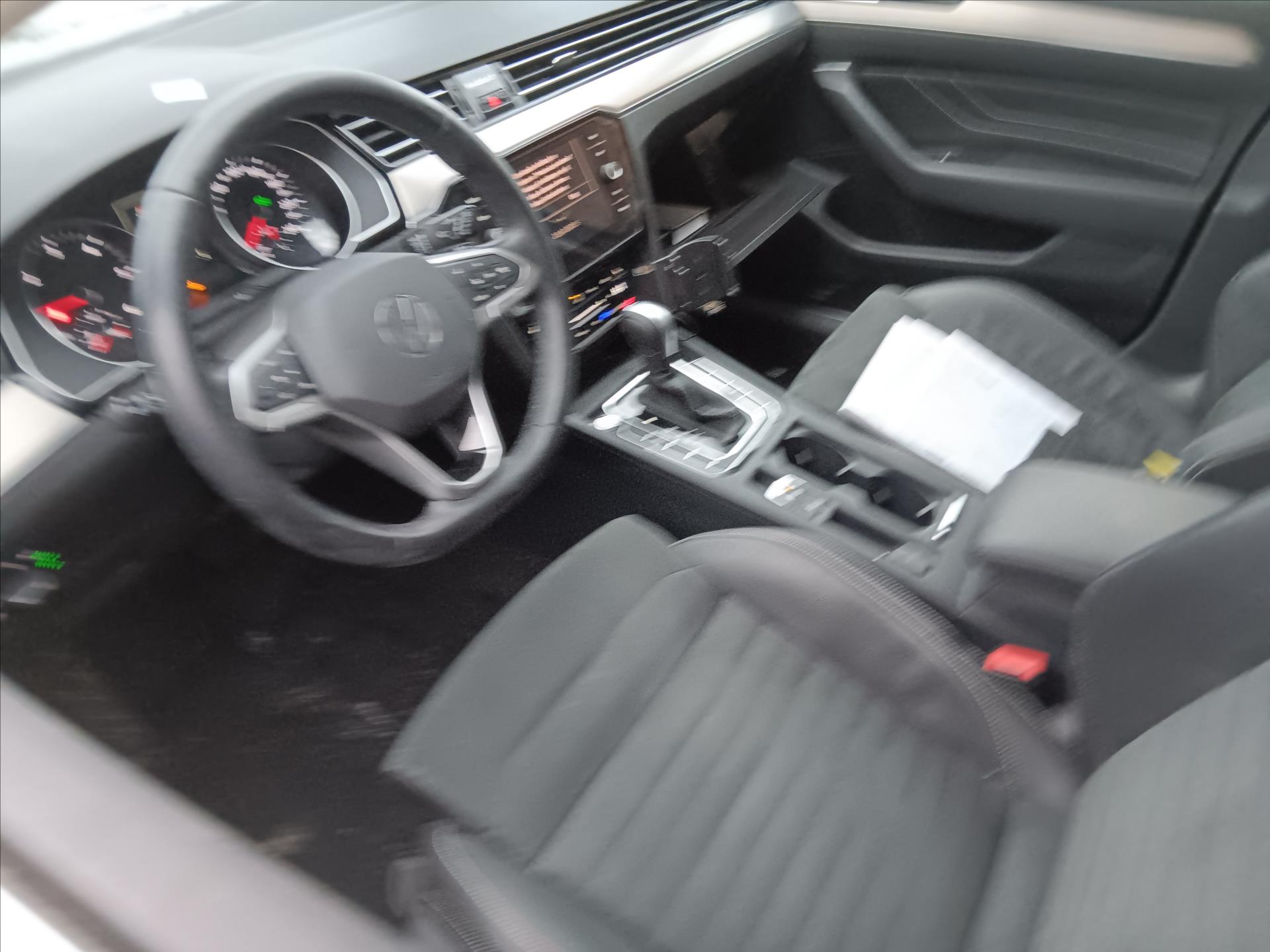 Hlavní fotografie vozu Volkswagen Passat 2,0 TDI 110kW DSG Elegance Vůz připravujeme k prodeji (3)