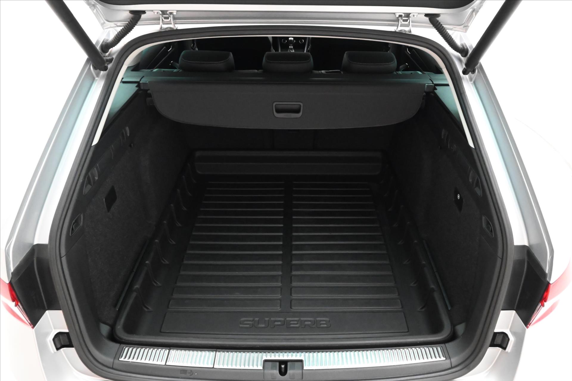 Hlavní fotografie vozu Škoda Superb 2,0 TDI 110kW DSG Executive Záruka až 5 let (10)