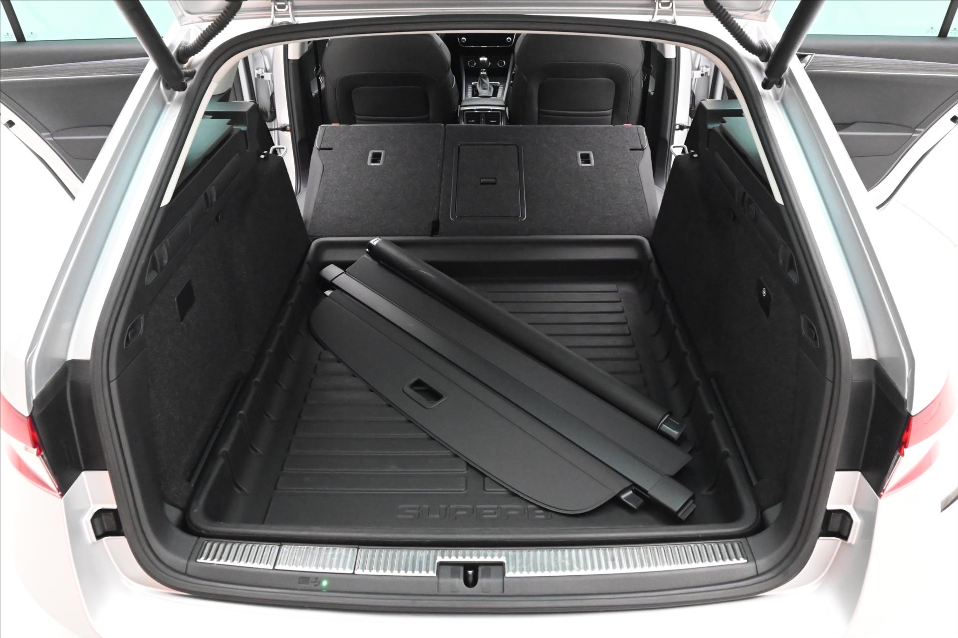 Hlavní fotografie vozu Škoda Superb 2,0 TDI 110kW DSG Executive Záruka až 5 let (11)