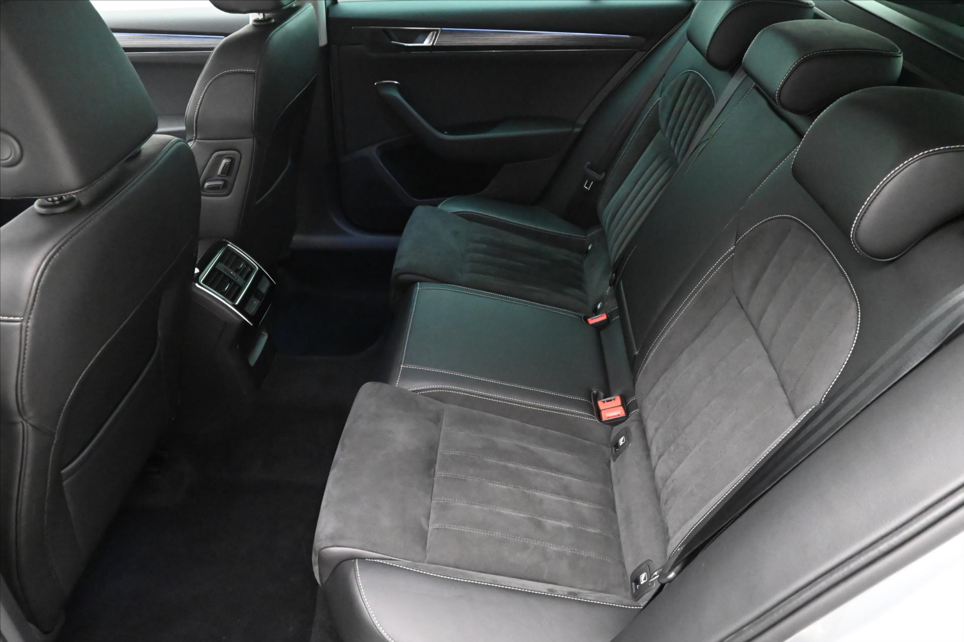 Hlavní fotografie vozu Škoda Superb 2,0 TDI 110kW DSG Executive Záruka až 5 let (14)