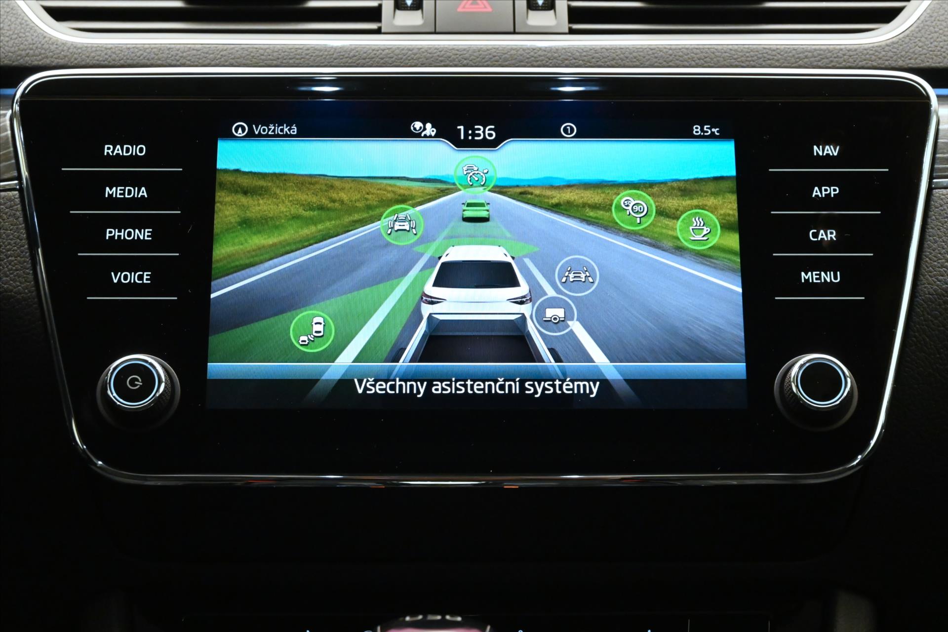 Hlavní fotografie vozu Škoda Superb 2,0 TDI 110kW DSG Executive Záruka až 5 let (20)